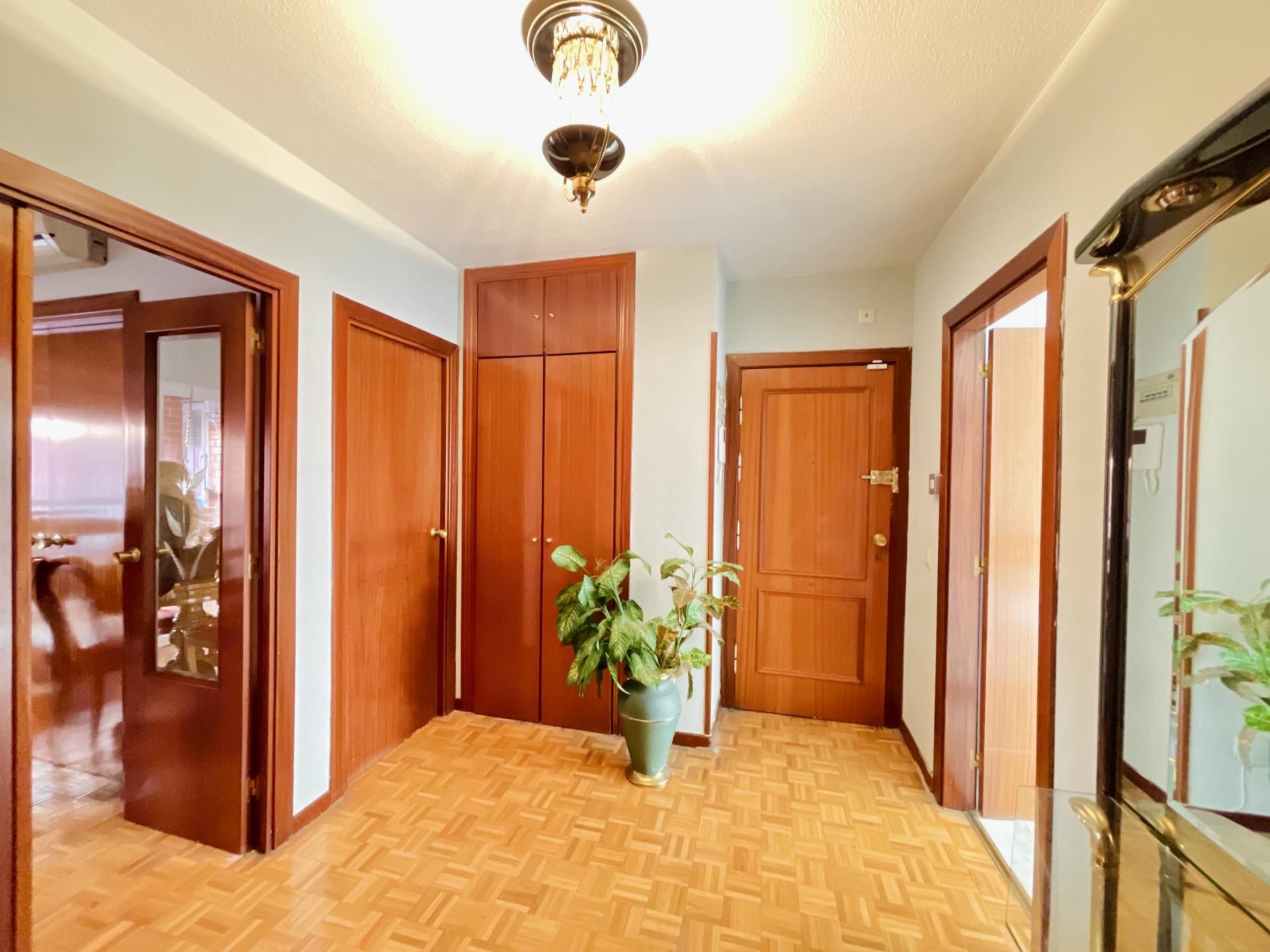 Flat for sale in  Madrid Capital  with Air Conditioner, Heating and Parquet flooring