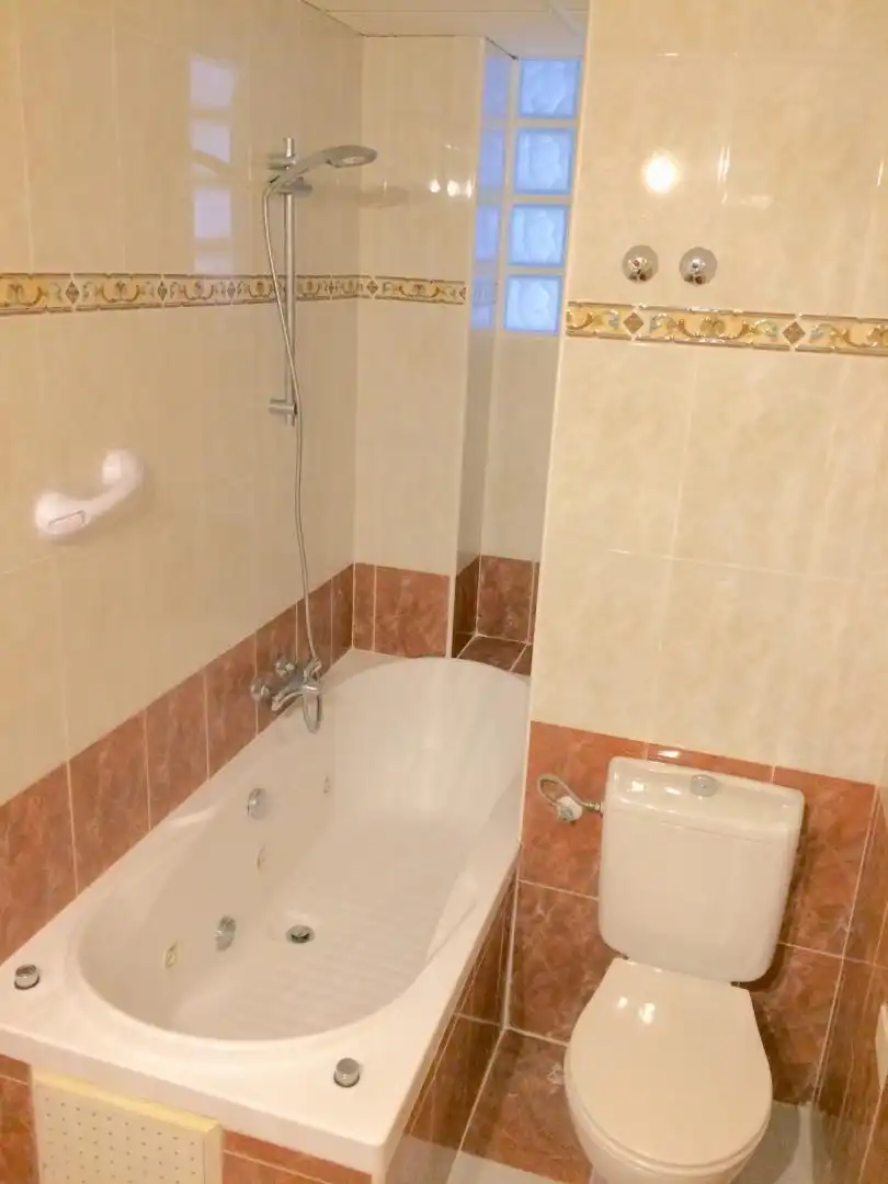 Bany de Casa adosada en venda en Orihuela amb Aire condicionat, Terrassa i Piscina