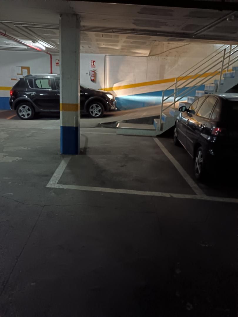 Garatge de lloguer a Avinguda d'Isabel la Catòlica, 56, Les Planes Aparcament de Garatge de lloguer en L'Hospitalet de Llobregat