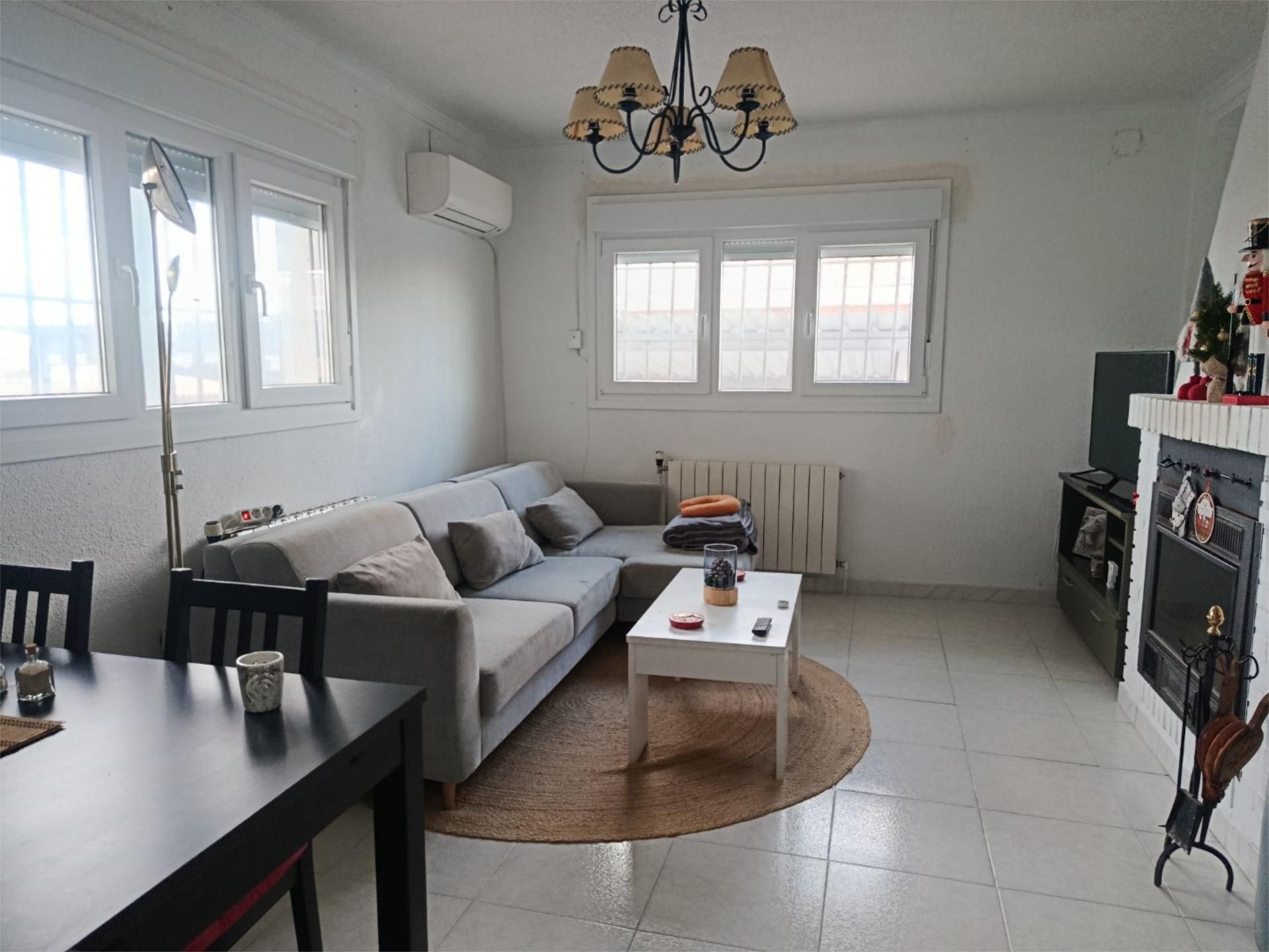 Casa o xalet en venda a Calle Ankara, 2, Ugena Sala d'estar de Casa o xalet en venda en Ugena amb Aire condicionat, Terrassa i Piscina