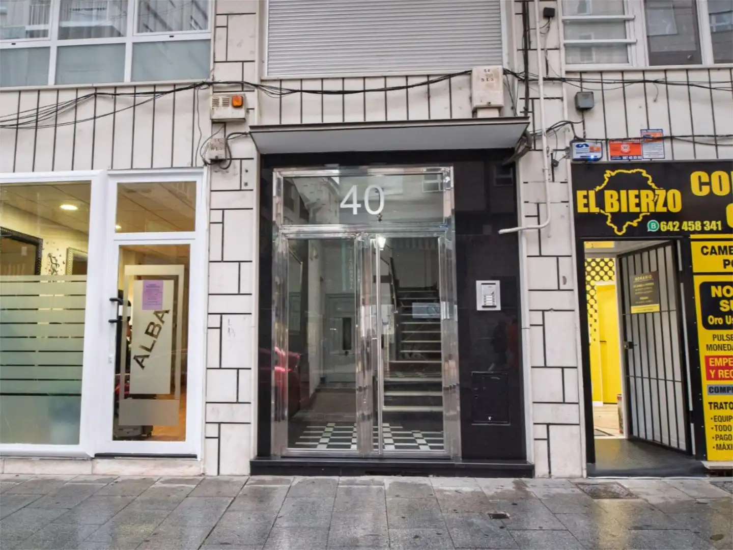 Pis en venda a Avenida Valdés, 40, Centro Vista exterior de Pis en venda en Ponferrada amb Calefacció, Traster i Moblat