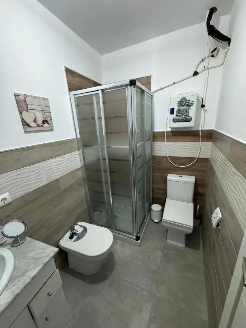 Badezimmer von Einfamilien-Reihenhaus zum Verkauf in Enix mit Klimaanlage, Terrasse und Möbliert