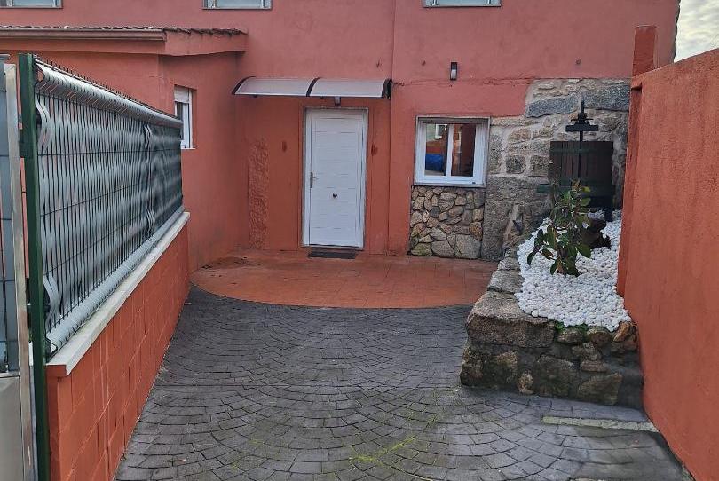 Casa adosada de alquiler en Lugar a Gandara, 30, Ponteareas, Pontevedra - imagen 1 Foto 1 de Casa adosada de alquiler en Lugar a Gandara, 30, Ponteareas, Pontevedra