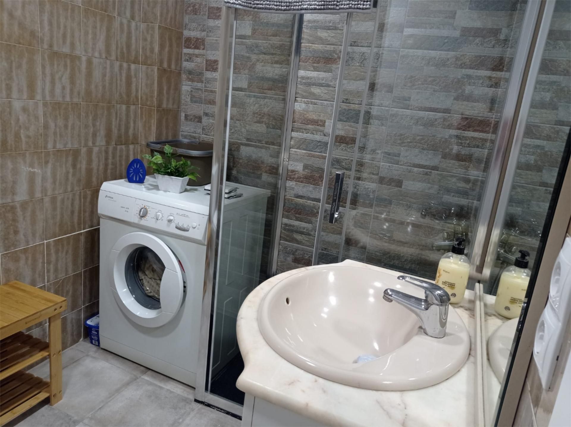 Flat to share in Calle Real, 31, Torrejón de la Calzada Bathroom of Flat to share in Torrejón de la Calzada with Parquet flooring, Terrace and Furnished
