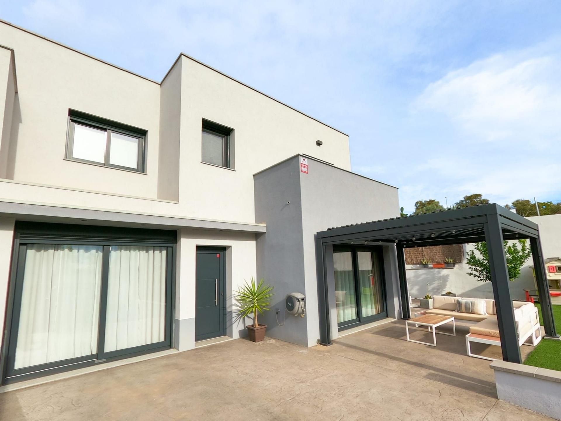 House or chalet for sale in Carrer del Fes, 26, Vilanova i la Geltrú Exterior view of House or chalet for sale in Vilanova i la Geltrú with Air Conditioner, Terrace and Balcony