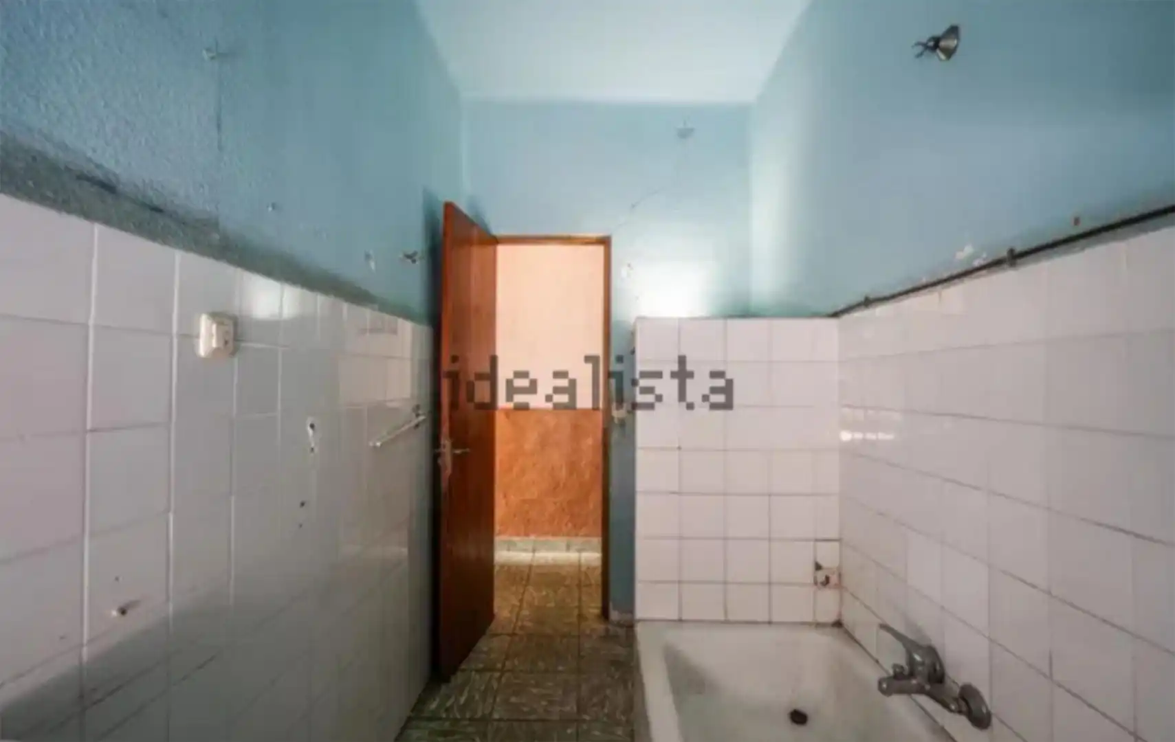 Detached homes for sale in Calle Ronda de la Iglesia, 1, El Tiemblo Bathroom of Detached homes for sale in El Tiemblo with Terrace and Storage room