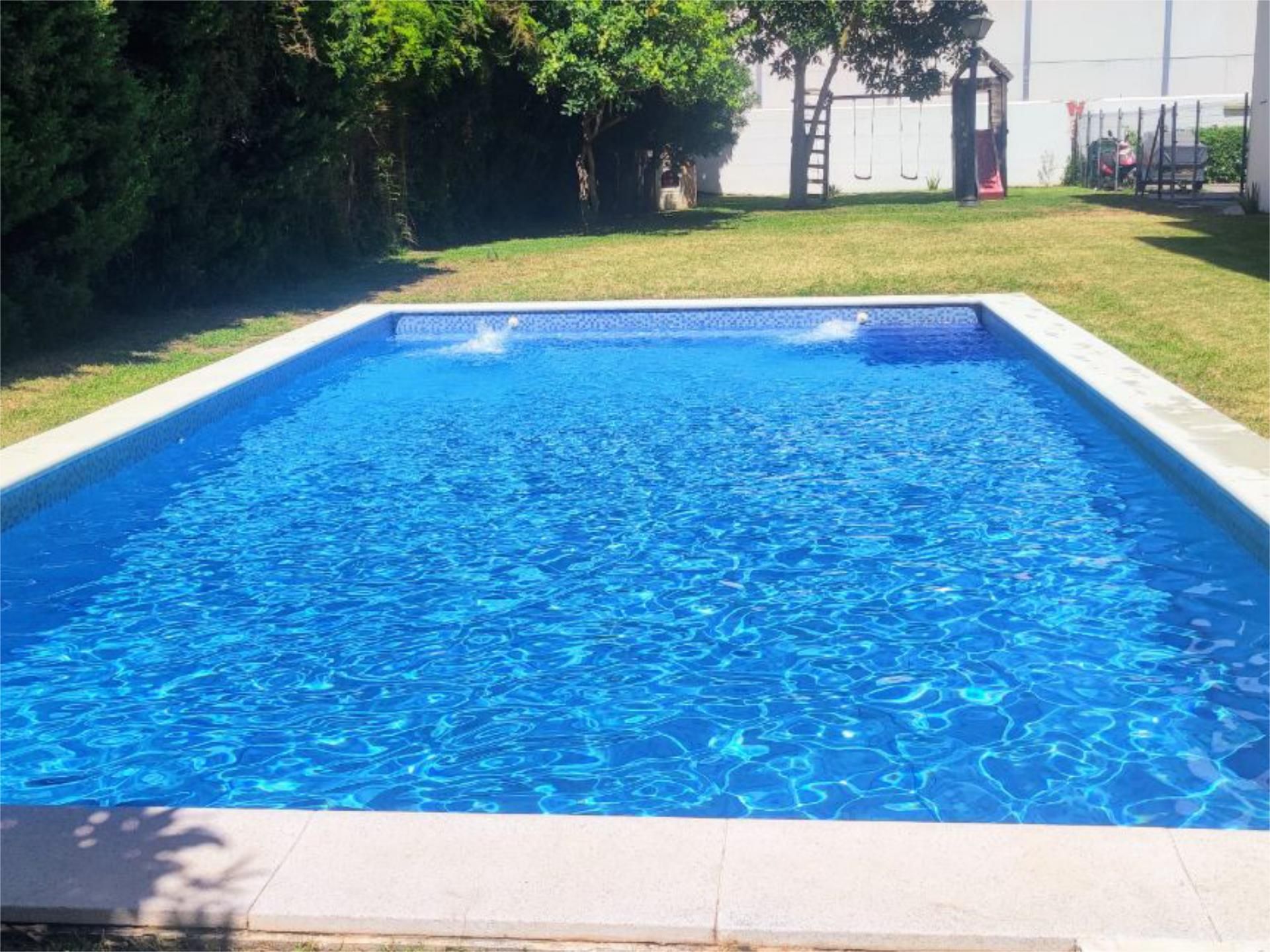 Piso de alquiler en Edificio Hábitat Guadacorte, 16, Los Barrios Piscina de Piso de alquiler en Los Barrios con Aire acondicionado, Jardín privado y Piscina