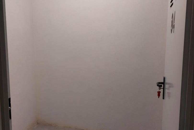 Box room to rent in Carrer de Catarroja, 1a, Polígono del Aeropuerto, Valencia - image 1 Photo 1 of Box room to rent in Carrer de Catarroja, 1a, Polígono del Aeropuerto, Valencia