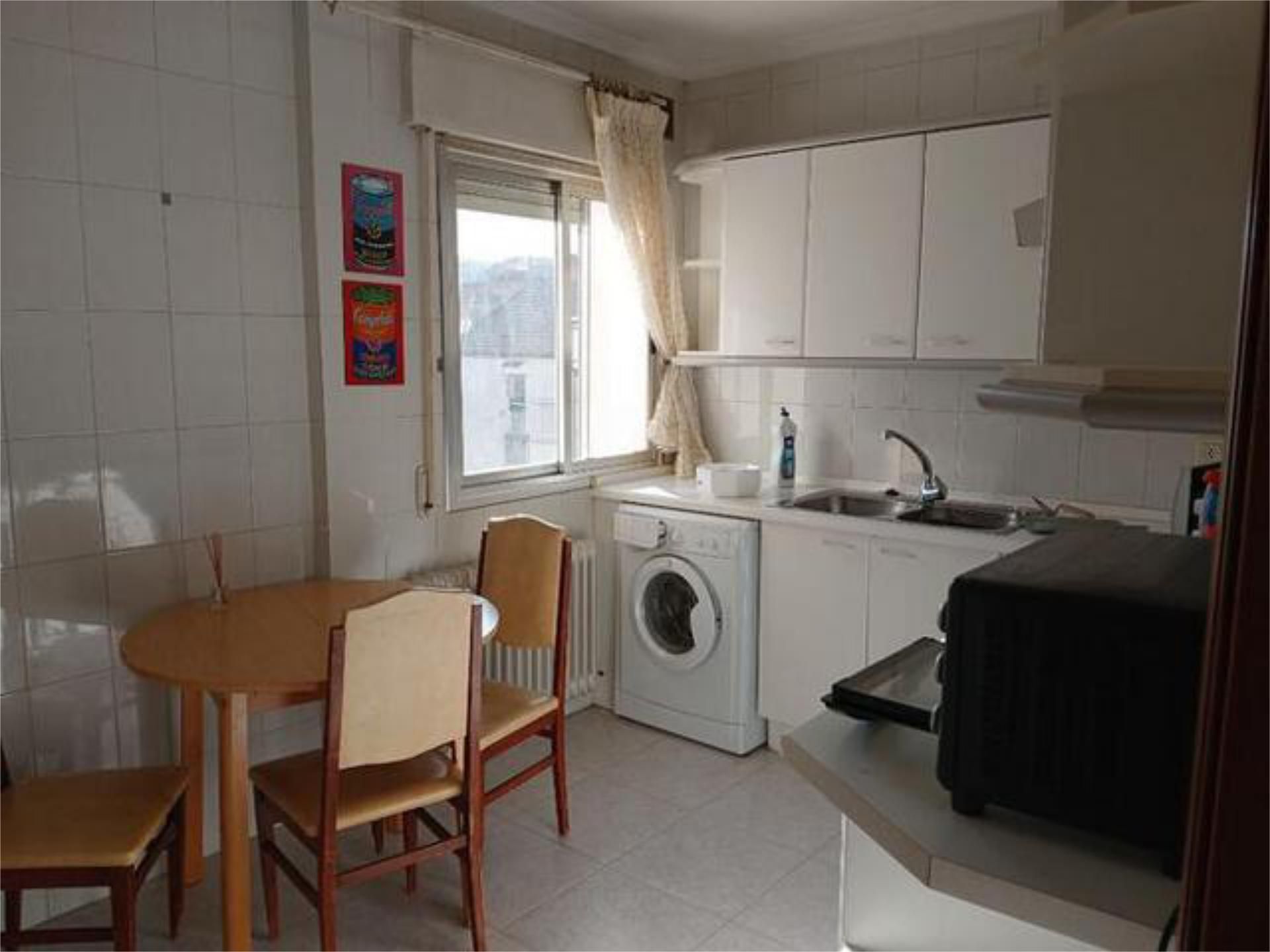 Cuina de Pis de lloguer en Cuenca Capital amb Calefacció, Terrassa i Moblat