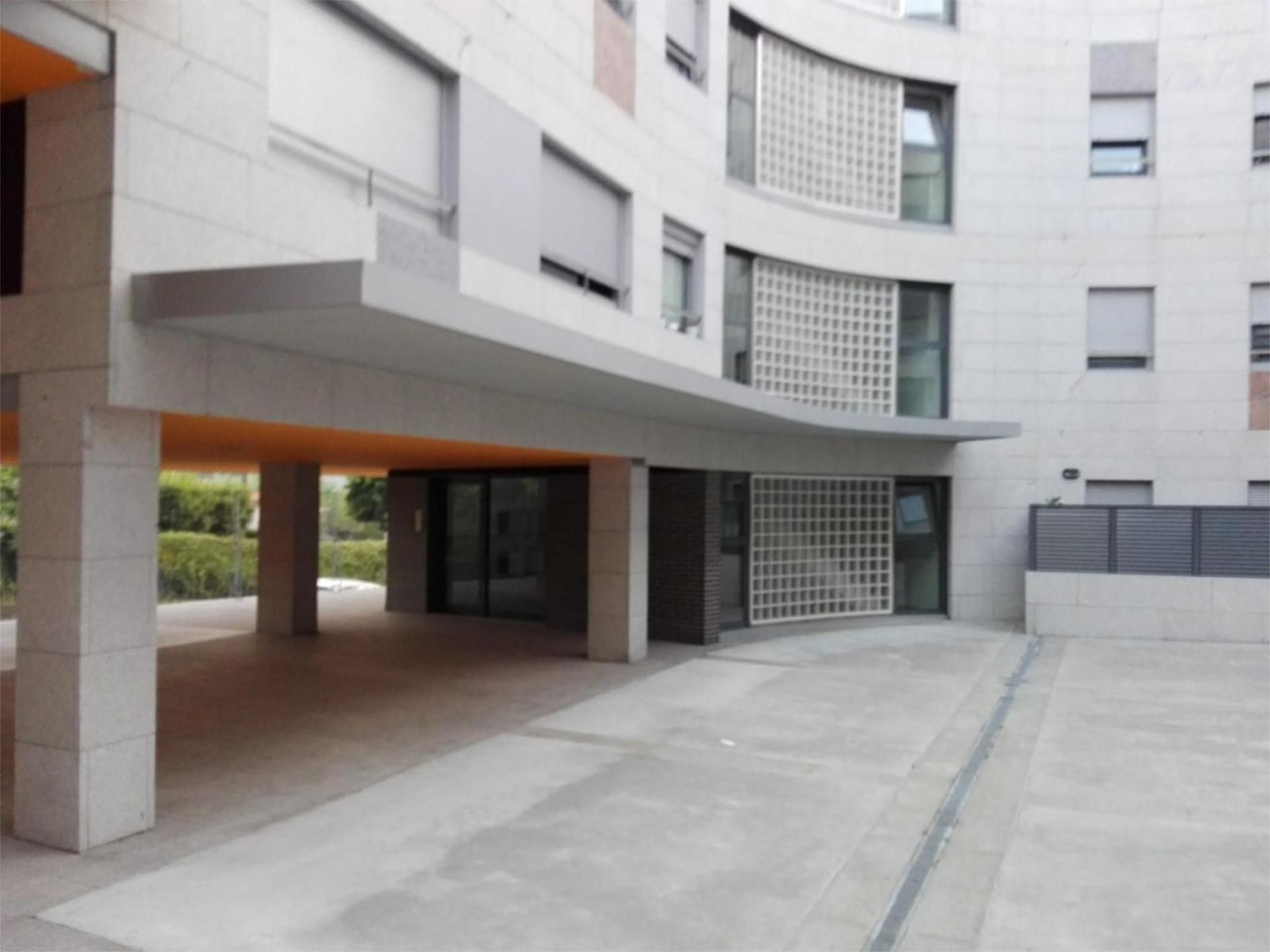 Vista exterior de Estudio de alquiler en Vigo  con Parquet, Piscina y Amueblado
