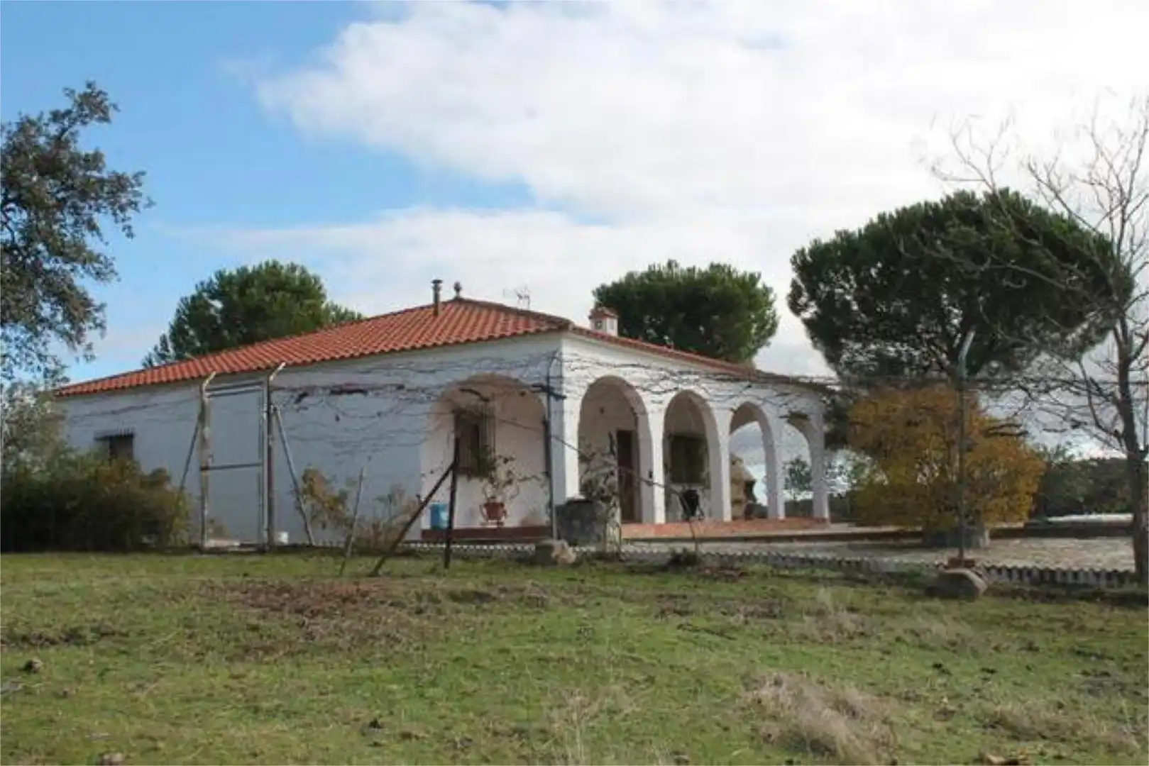 Casa adosada en venda a Fuente del Arco Vista exterior de Casa adosada en venda en Fuente del Arco amb Jardí privat i Piscina