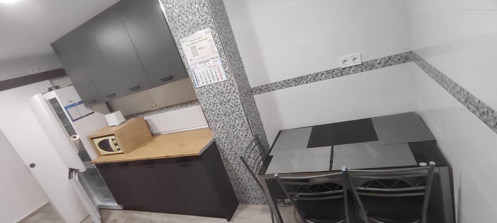 Pis de lloguer a Carrer Tibi, 1, Benisaudet Cuina de Pis de lloguer en Alicante / Alacant amb Forn, Rentadora i Microones