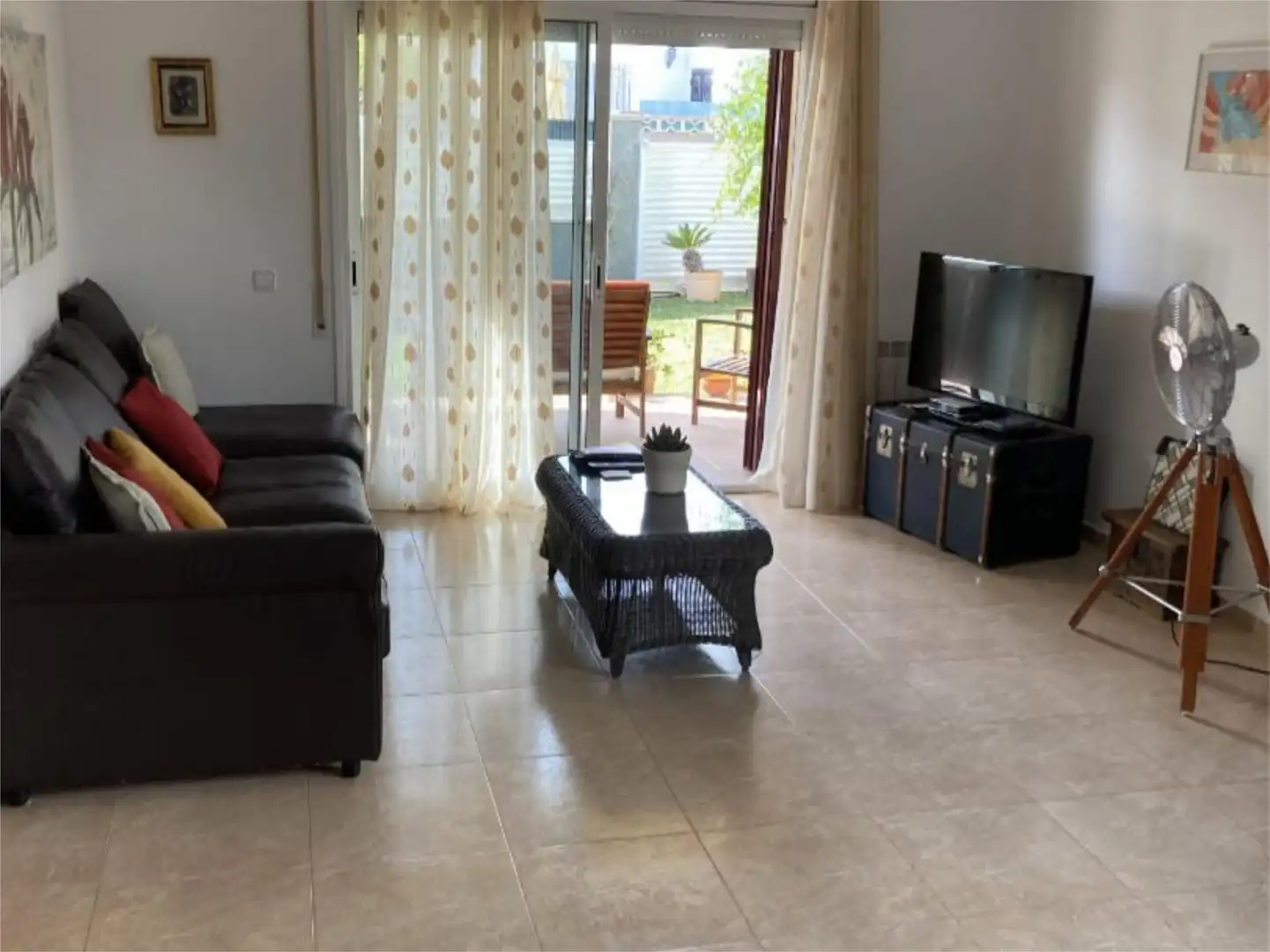 Einfamilien-Reihenhaus zum Verkauf in Clarà Wohnzimmer von Einfamilien-Reihenhaus zum Verkauf in Torredembarra mit Heizung, Privatgarten und Terrasse