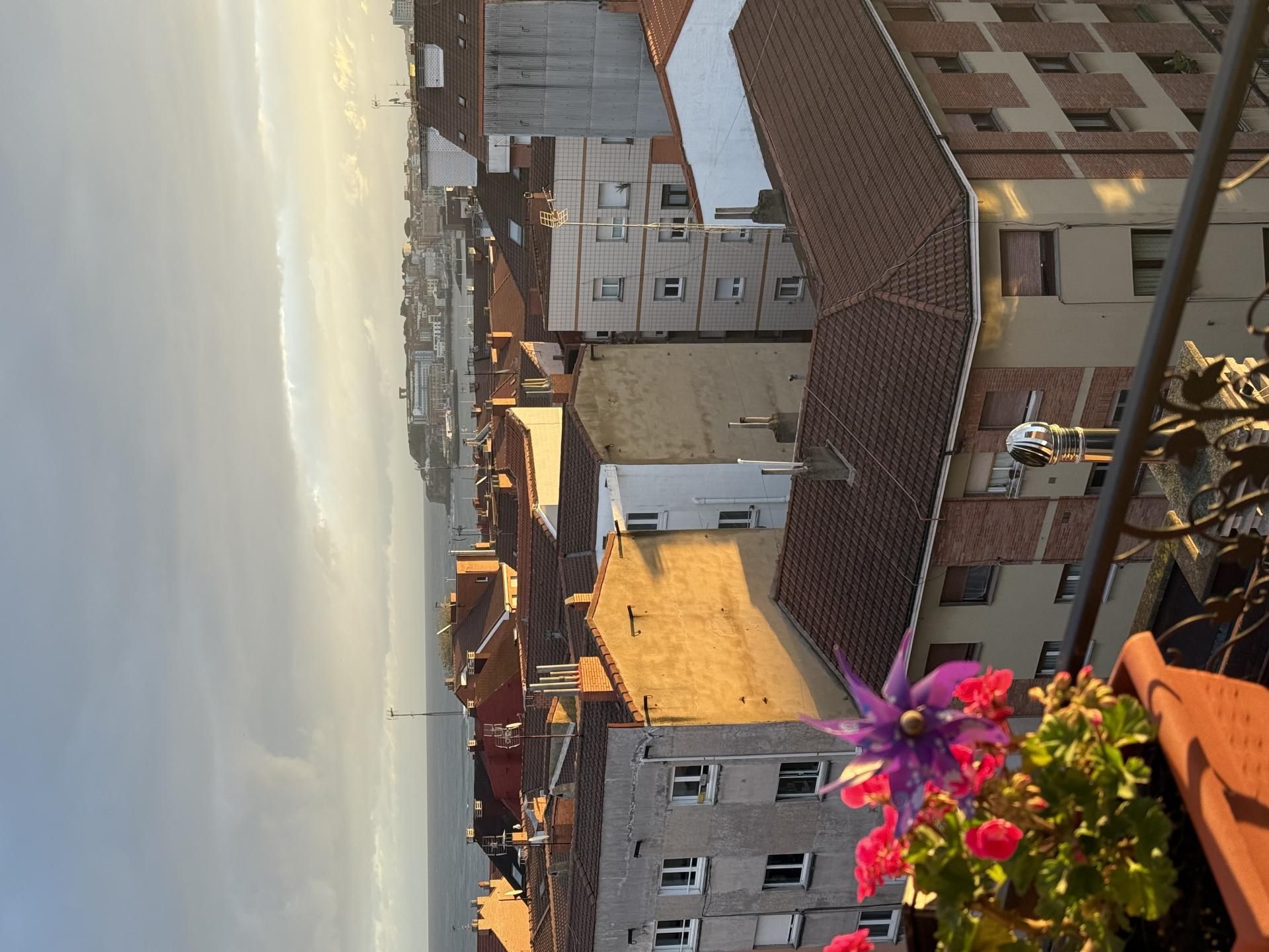 Pis en venda a Calle de Zaragoza, 14, Gijón Vista exterior de Pis en venda en Gijón amb Terrassa i Balcó