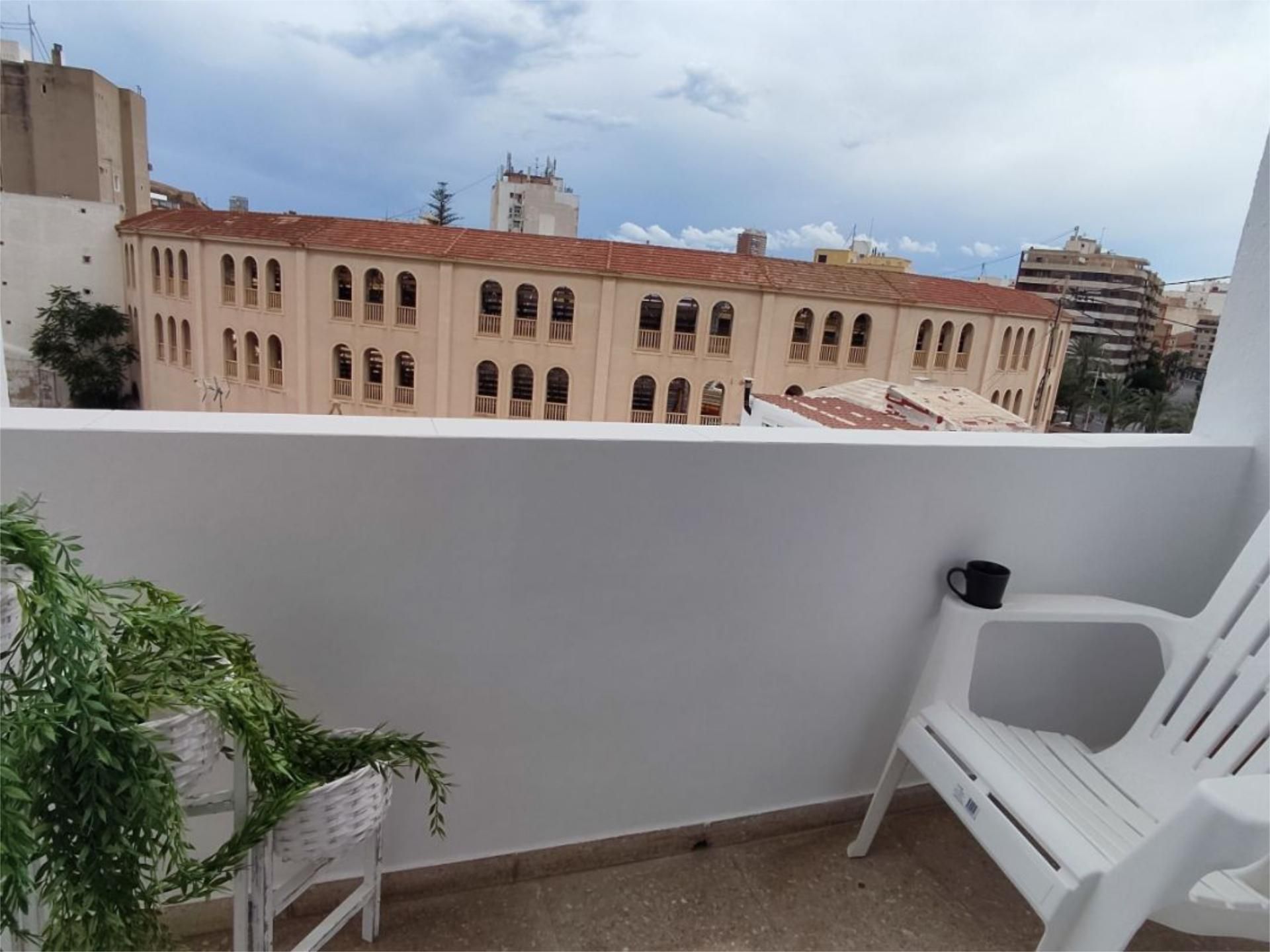 Flat to share in Carrer de San Carlos, 3, Carolinas Bajas Balcony of Flat to share in Alicante / Alacant with Heating, Furnished and Balcony