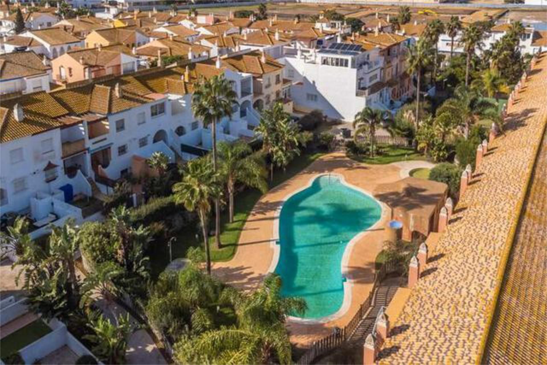 Casa adosada en venda a Zahara Pueblo Vista exterior de Casa adosada en venda en Zahara de los Atunes amb Terrassa i Piscina