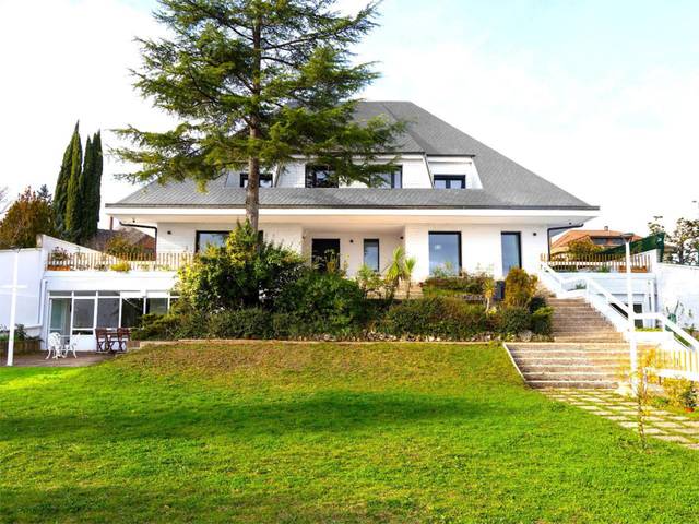 Casa-chalet en Venta en Uleta Kalea, 6 en Mendizorrotza - Armentia