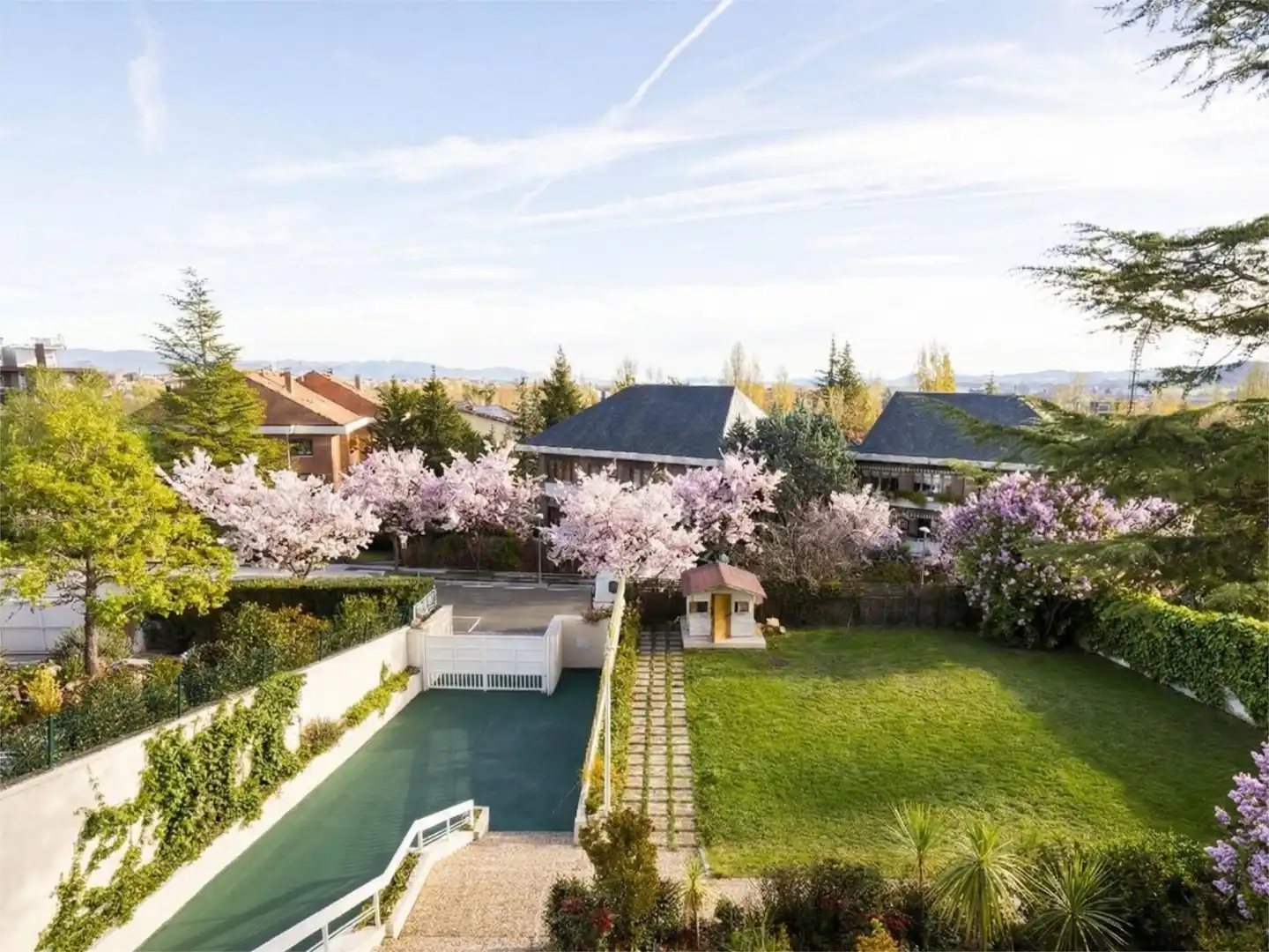 Houses for sale in Uleta Kalea, 6, Mendizorrotza - Armentia Garden of Houses for sale in Vitoria - Gasteiz with Air Conditioner, Heating and Private garden