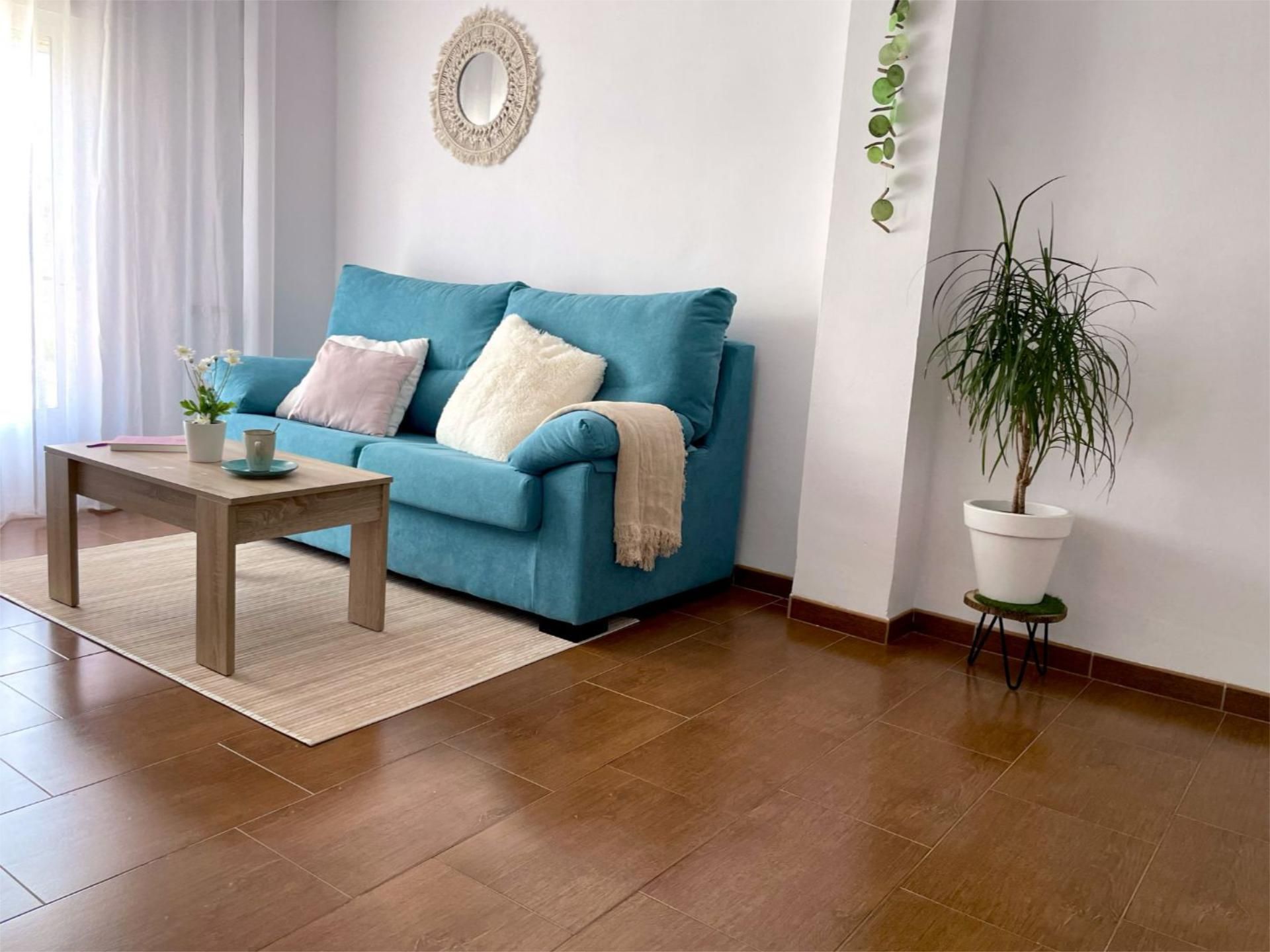 Pis de lloguer a Calle Santa Isabel, 54, La Paz - Las Américas Sala d'estar de Pis de lloguer en Linares amb Aire condicionat, Moblat i Balcó