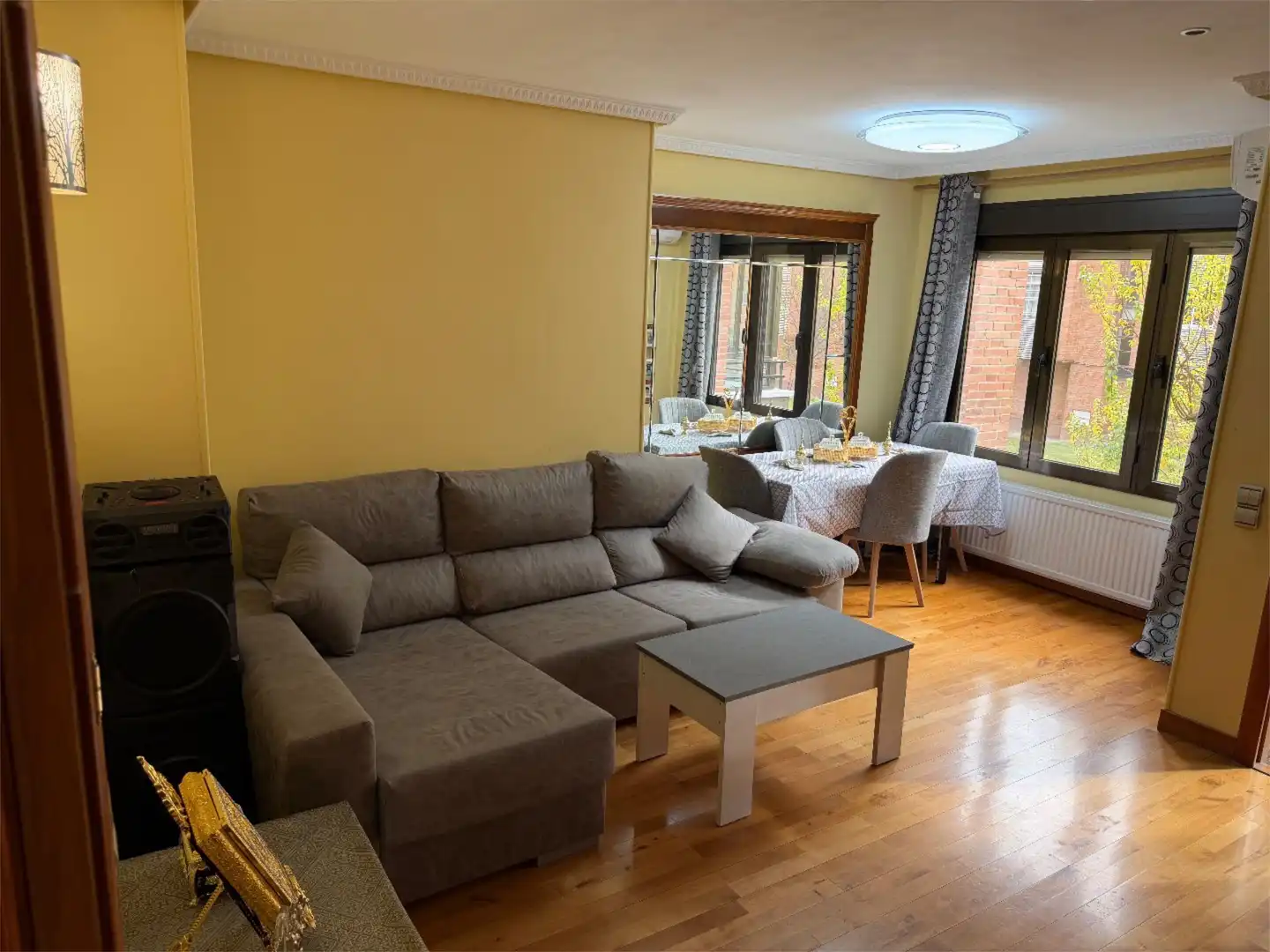 Piso en venta en Avenida de Portugal, 33, El Carrascal Sala de estar de Piso en venta en Leganés con Aire acondicionado, Calefacción y Jardín privado