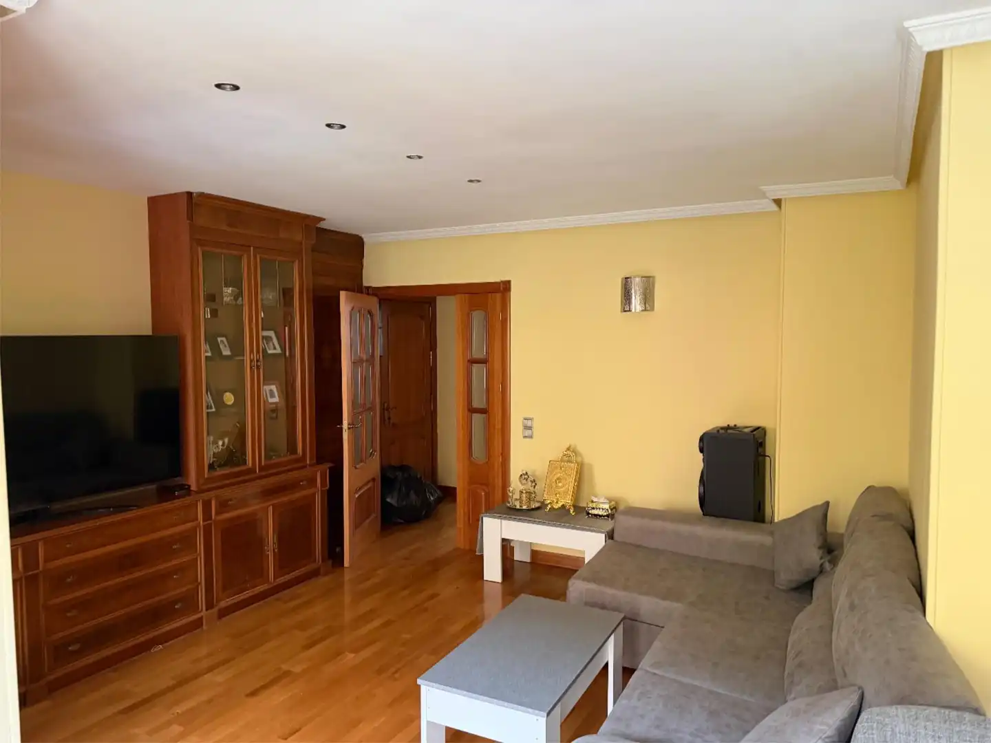 Piso en venta en Avenida de Portugal, 33, El Carrascal Sala de estar de Piso en venta en Leganés con Aire acondicionado, Calefacción y Jardín privado