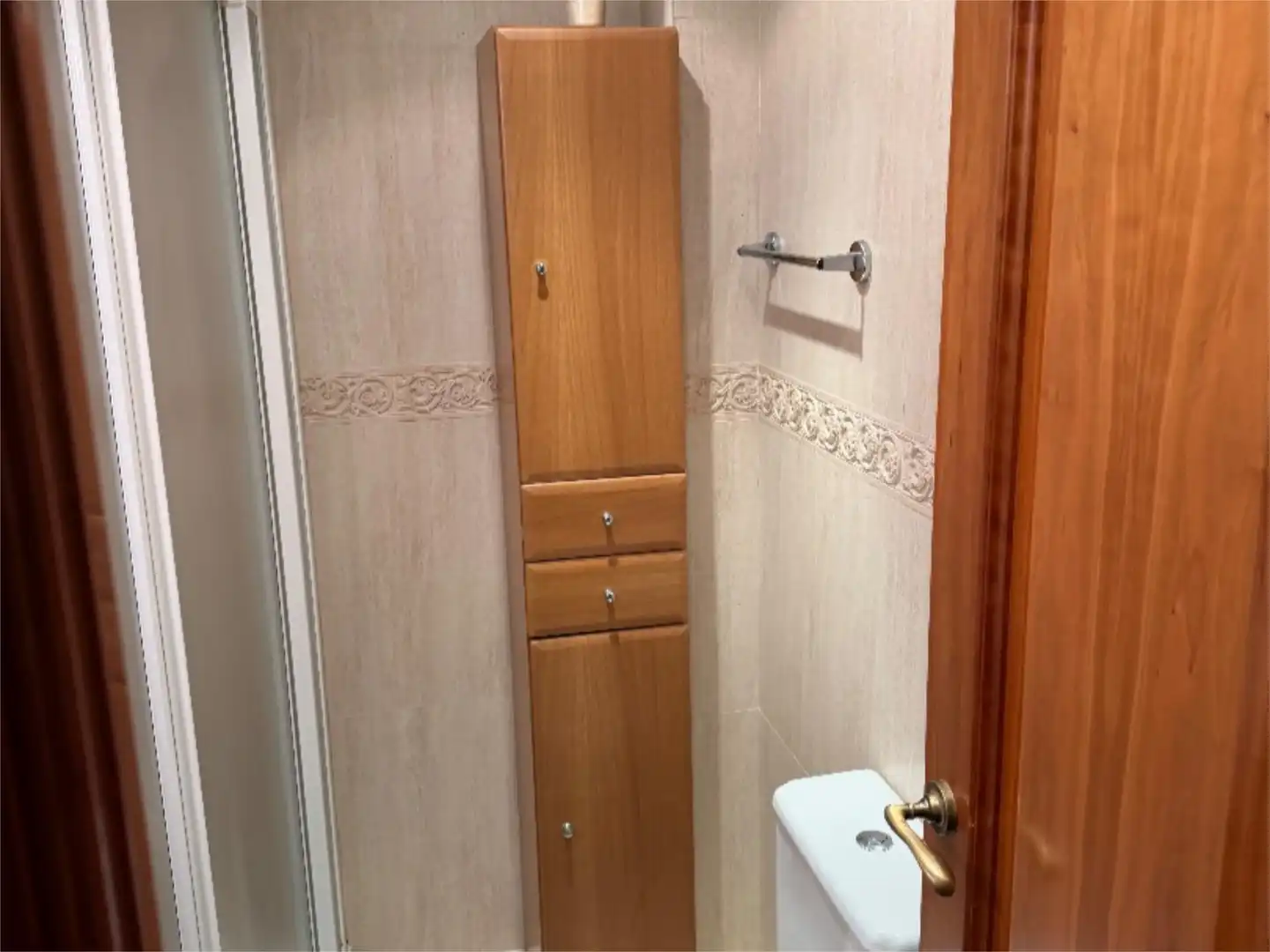 Piso en venta en Avenida de Portugal, 33, El Carrascal Baño de Piso en venta en Leganés con Aire acondicionado, Calefacción y Jardín privado