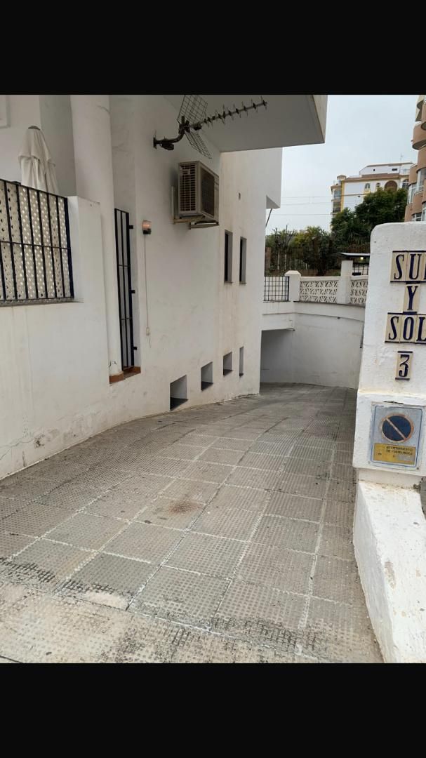 Vista exterior de Garatge en venda en Fuengirola