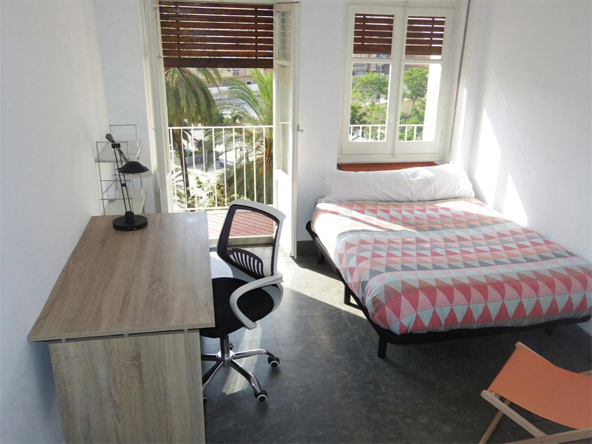 Habitación de Piso para compartir en  Valencia Capital con Calefacción, Amueblado y Balcón