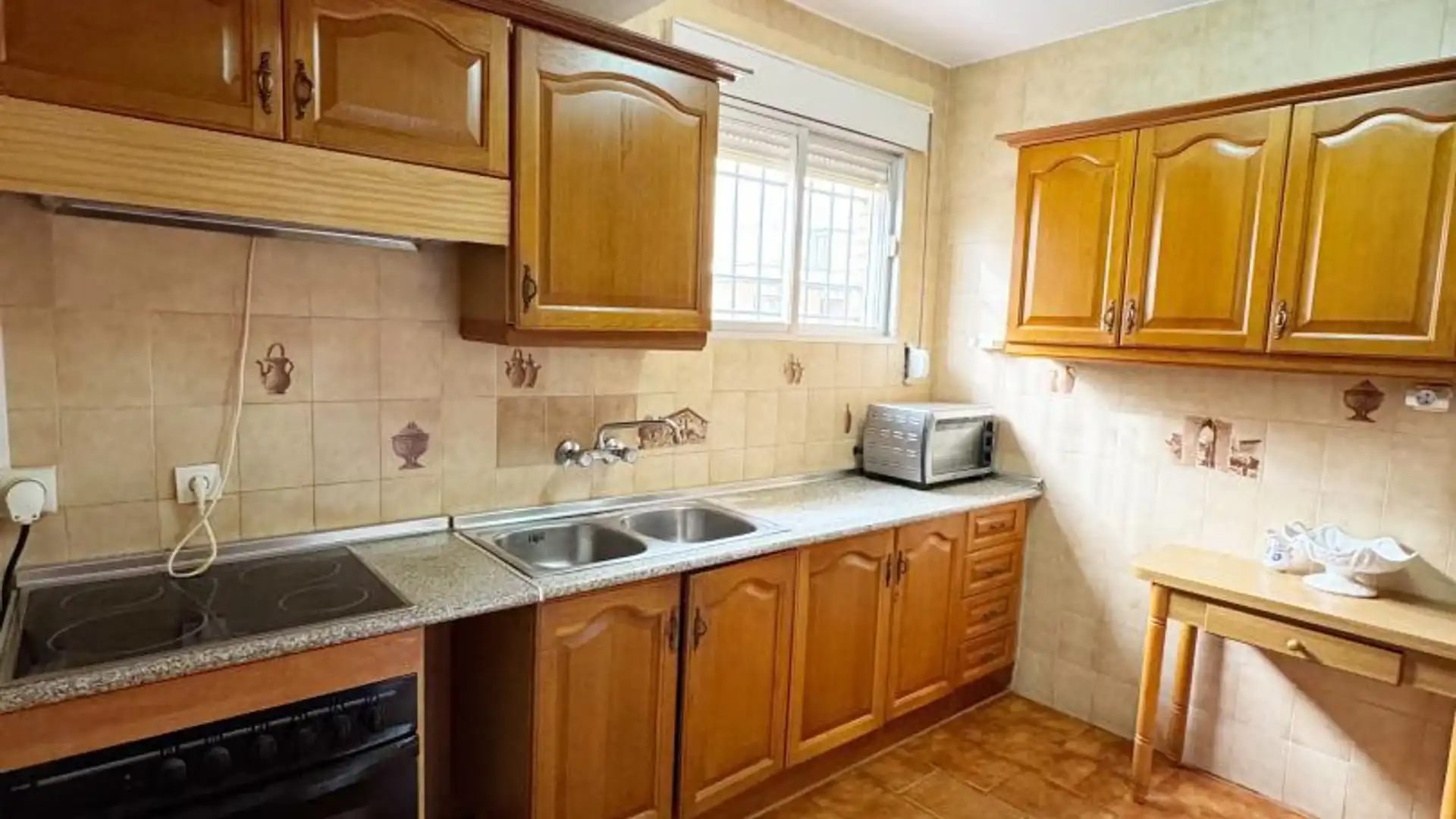 Cocina de Casa adosada en venta en Brenes con Aire acondicionado, Calefacción y Terraza