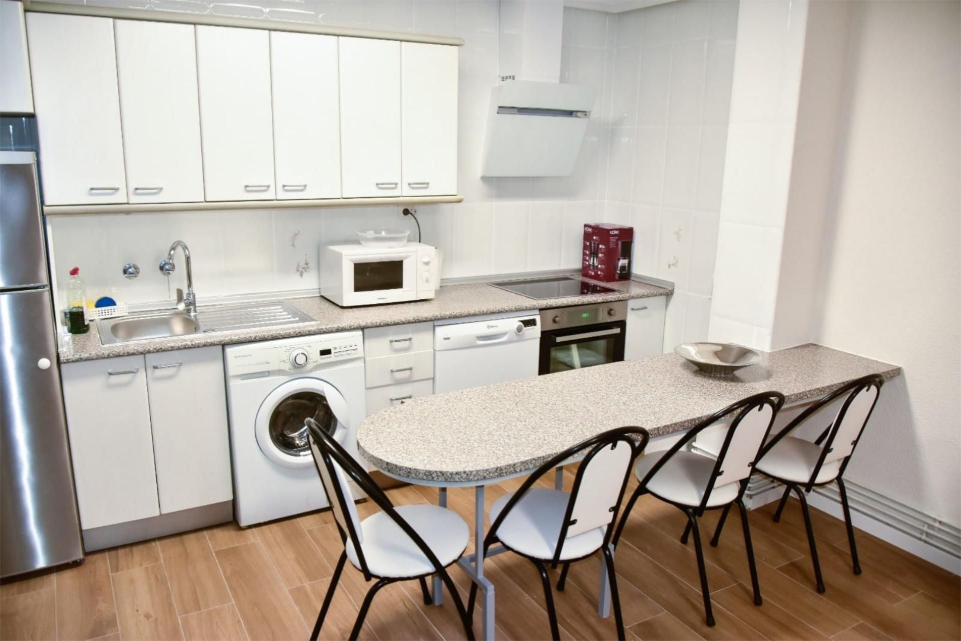 Flat to rent in Avenida Madrid, 45, Valverde de la Virgen Kitchen of Flat to rent in Valverde de la Virgen with Heating, Terrace and Furnished
