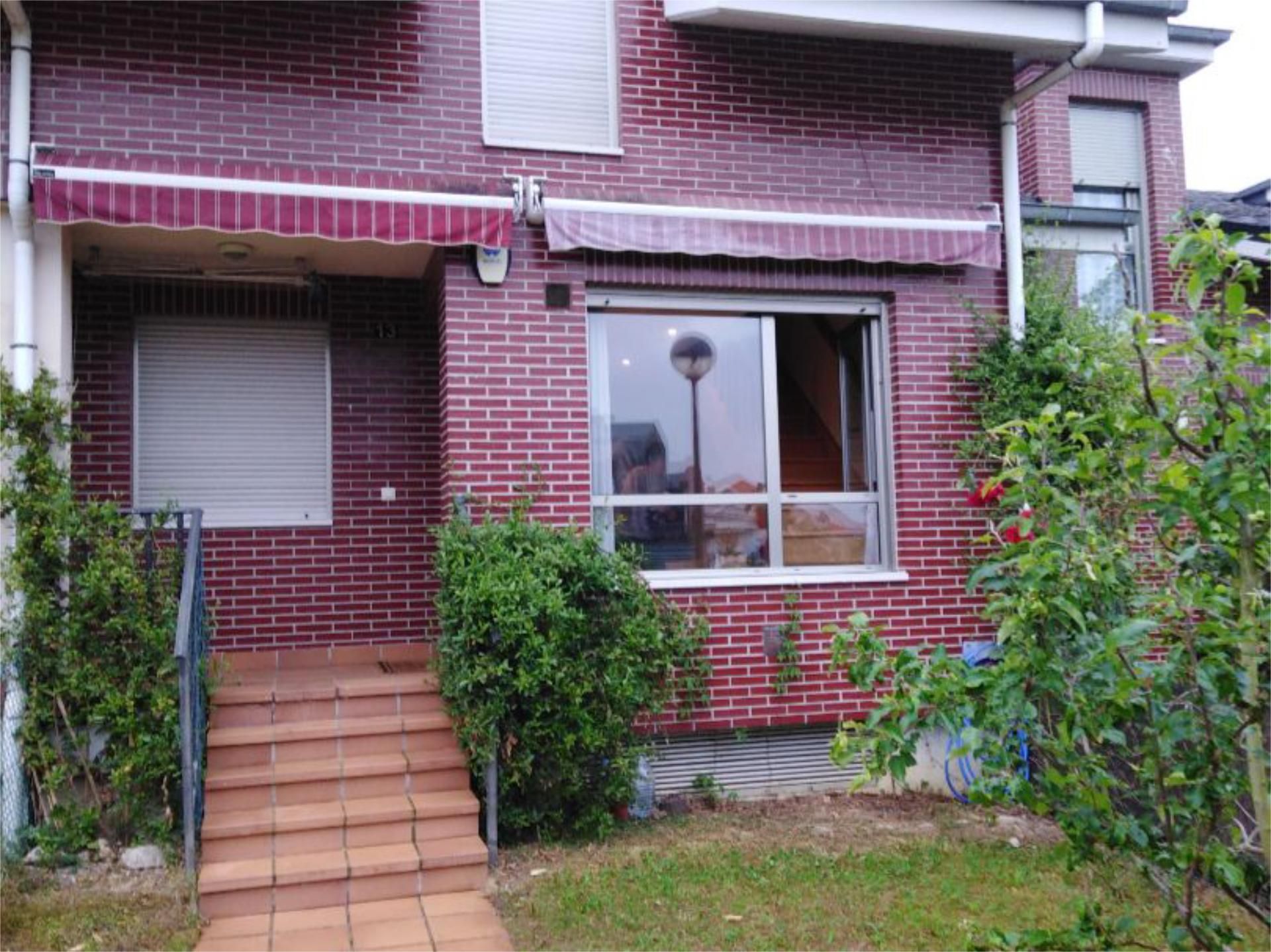 Casa o chalet de alquiler en Avenida de Joaquin Fernandez Vallejo, 55, Tanos Vista exterior de Casa o chalet de alquiler en Torrelavega con Calefacción, Jardín privado y Parquet