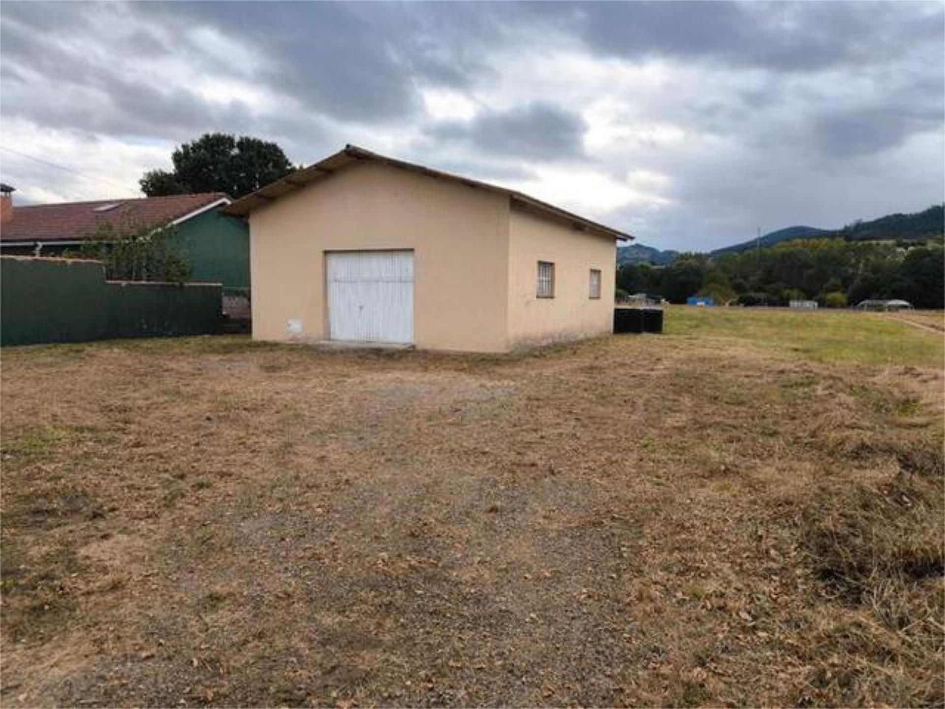 Nau industrial de lloguer en Grado