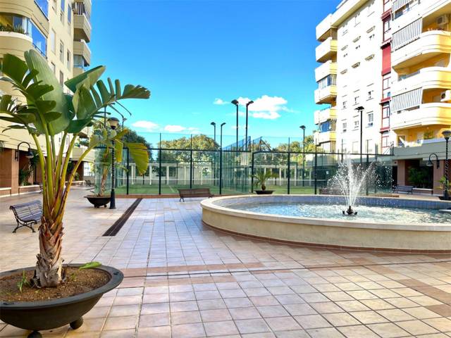 Piso en Venta en Avenida Imperio Argentina, 6 en Martín Carpena - Torre del Río