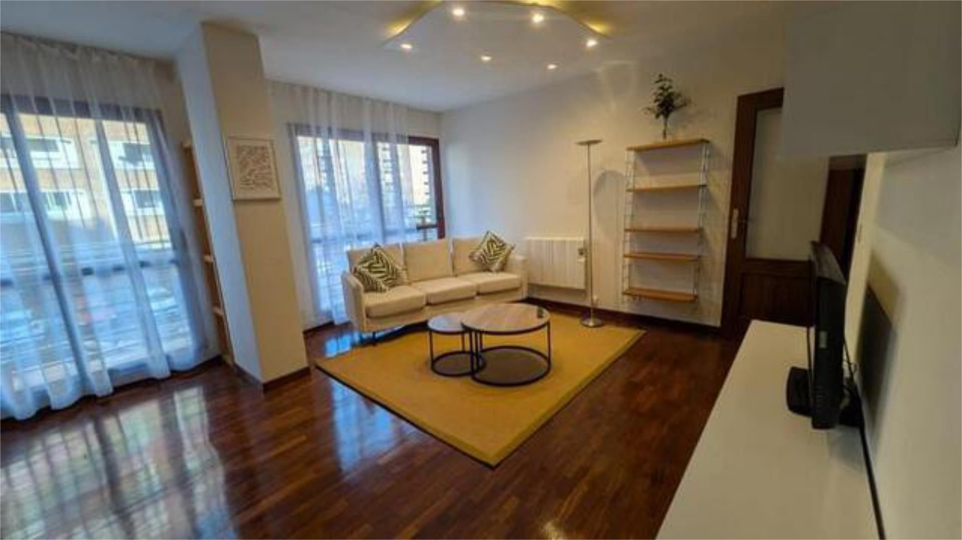 Sala d'estar de Pis en venda en  Pamplona / Iruña amb Calefacció, Terrassa i Moblat