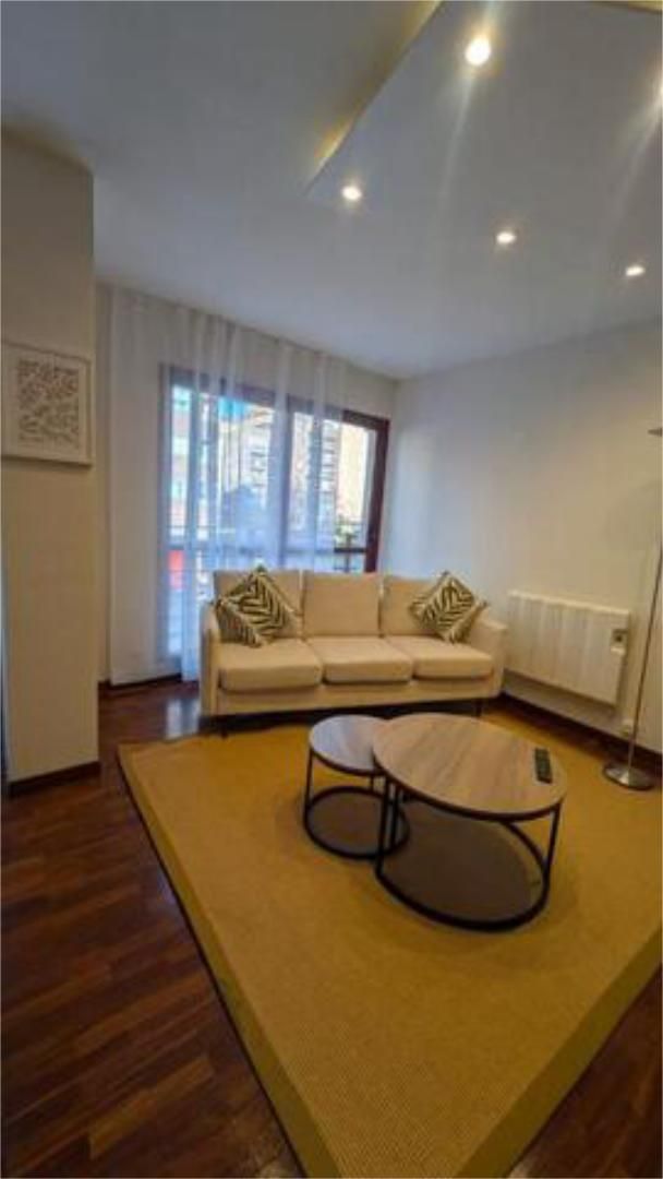 Sala d'estar de Pis en venda en  Pamplona / Iruña amb Calefacció, Terrassa i Moblat