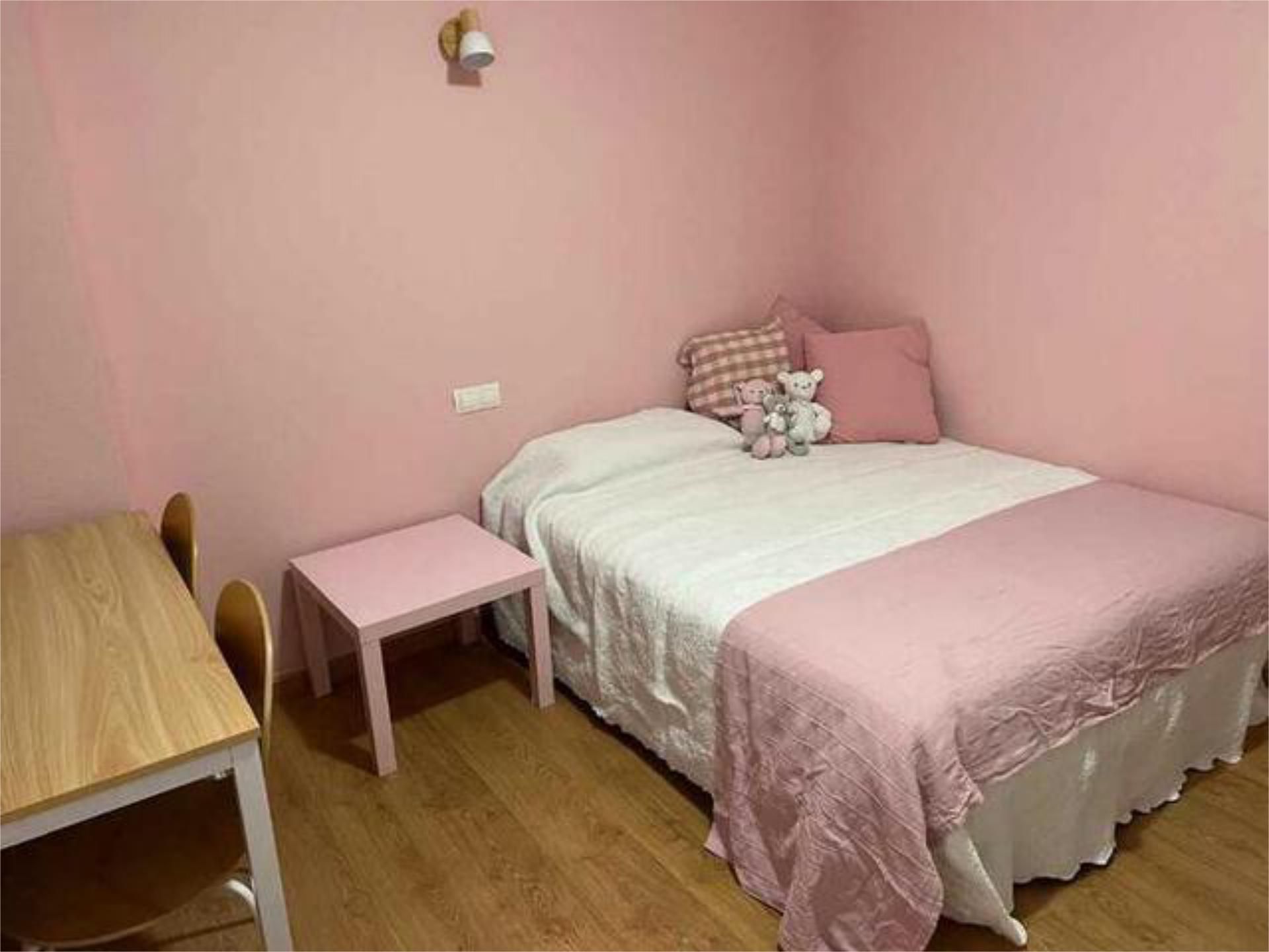 Bedroom of Flat to rent in Benavente  with Heating, Terrace and Furnished