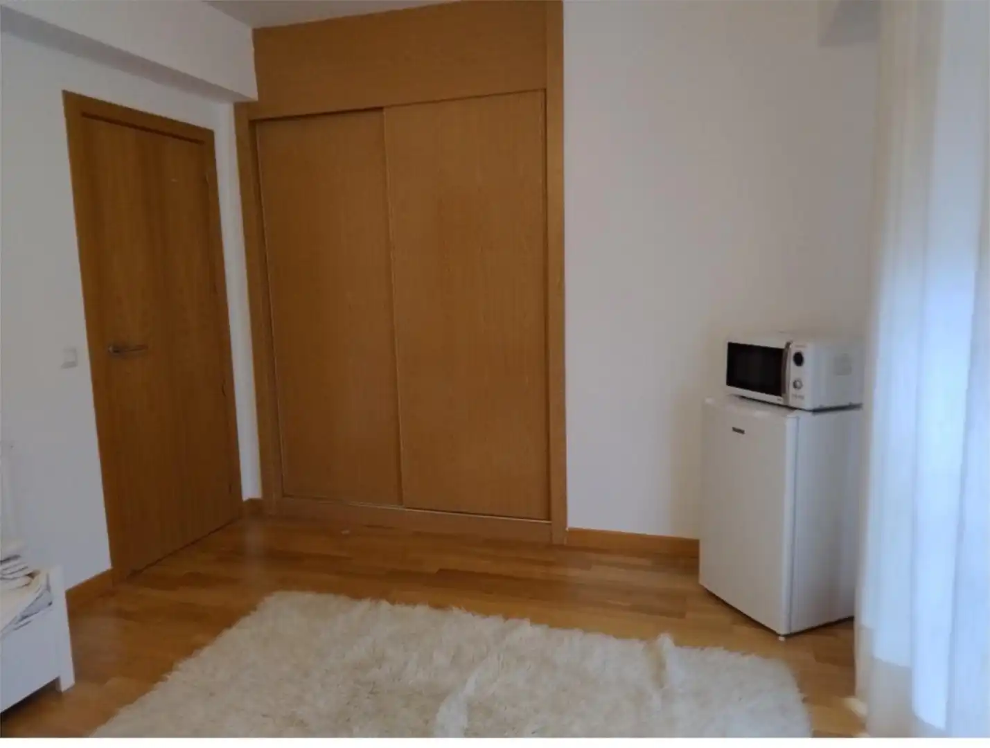 Room in Calle Arousa, 46, Las Castañeras - Bulevar