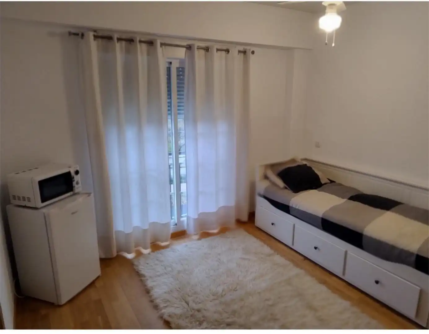 Room in Calle Arousa, 46, Las Castañeras - Bulevar