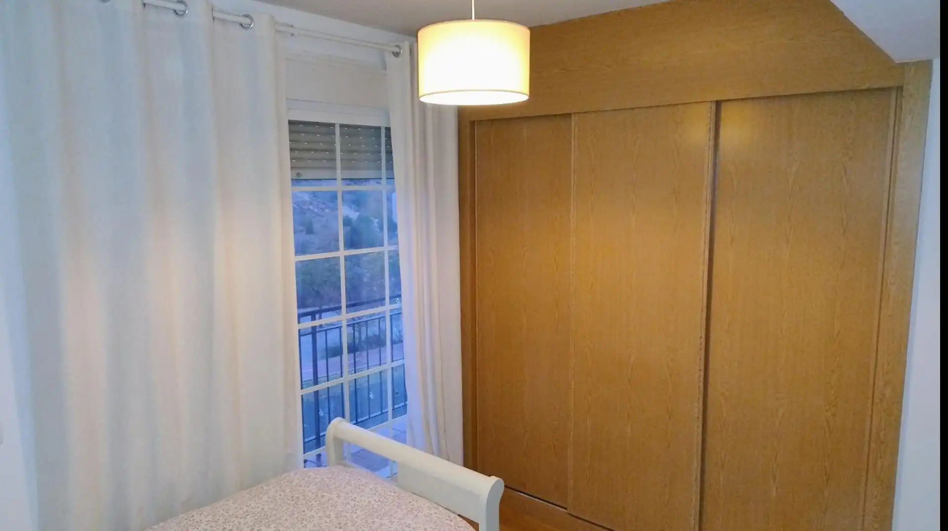 Room in Calle Arousa, 46, Las Castañeras - Bulevar