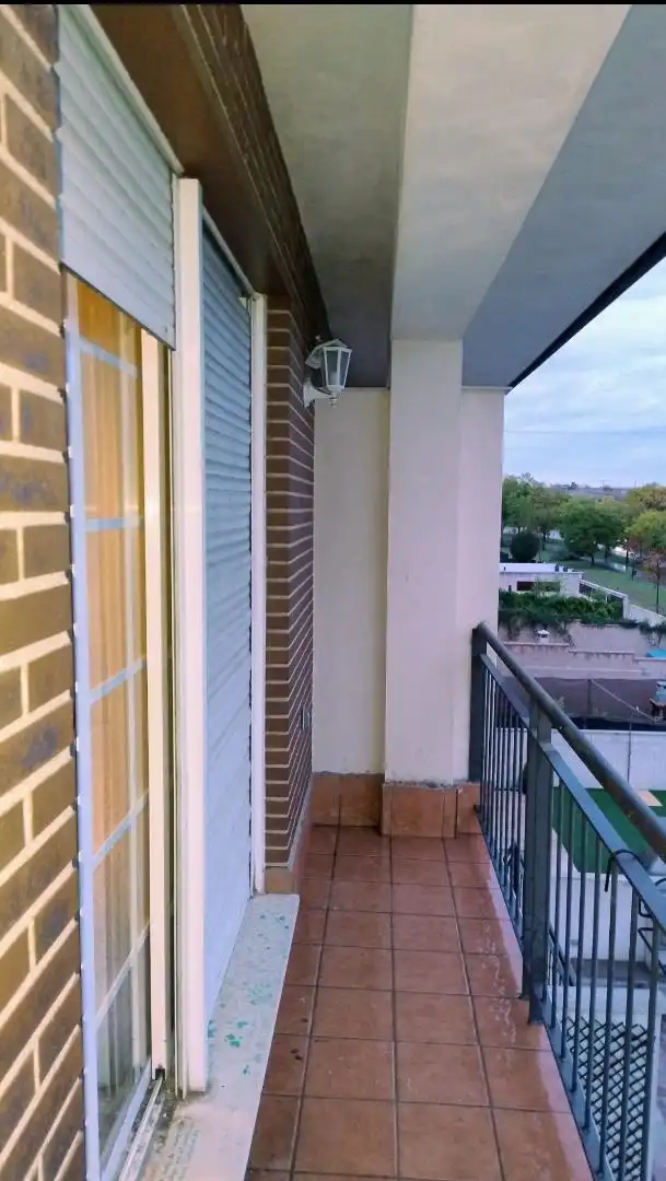 Room in Calle Arousa, 46, Las Castañeras - Bulevar