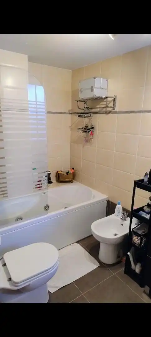 Room in Calle Arousa, 46, Las Castañeras - Bulevar