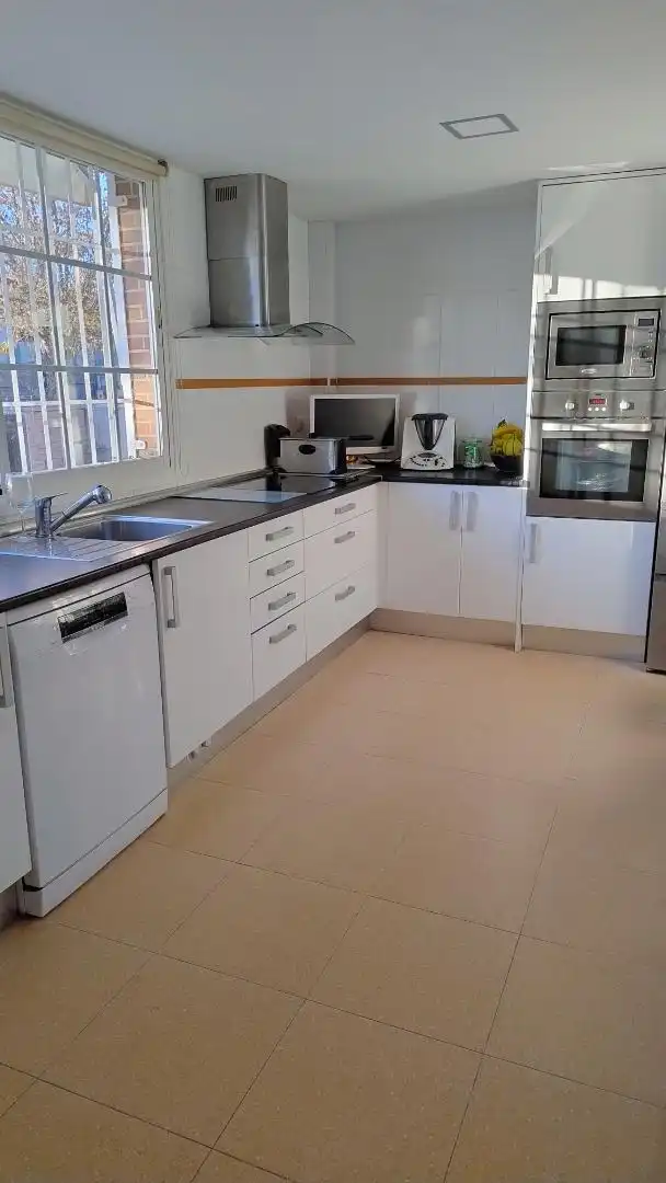 Room in Calle Arousa, 46, Las Castañeras - Bulevar