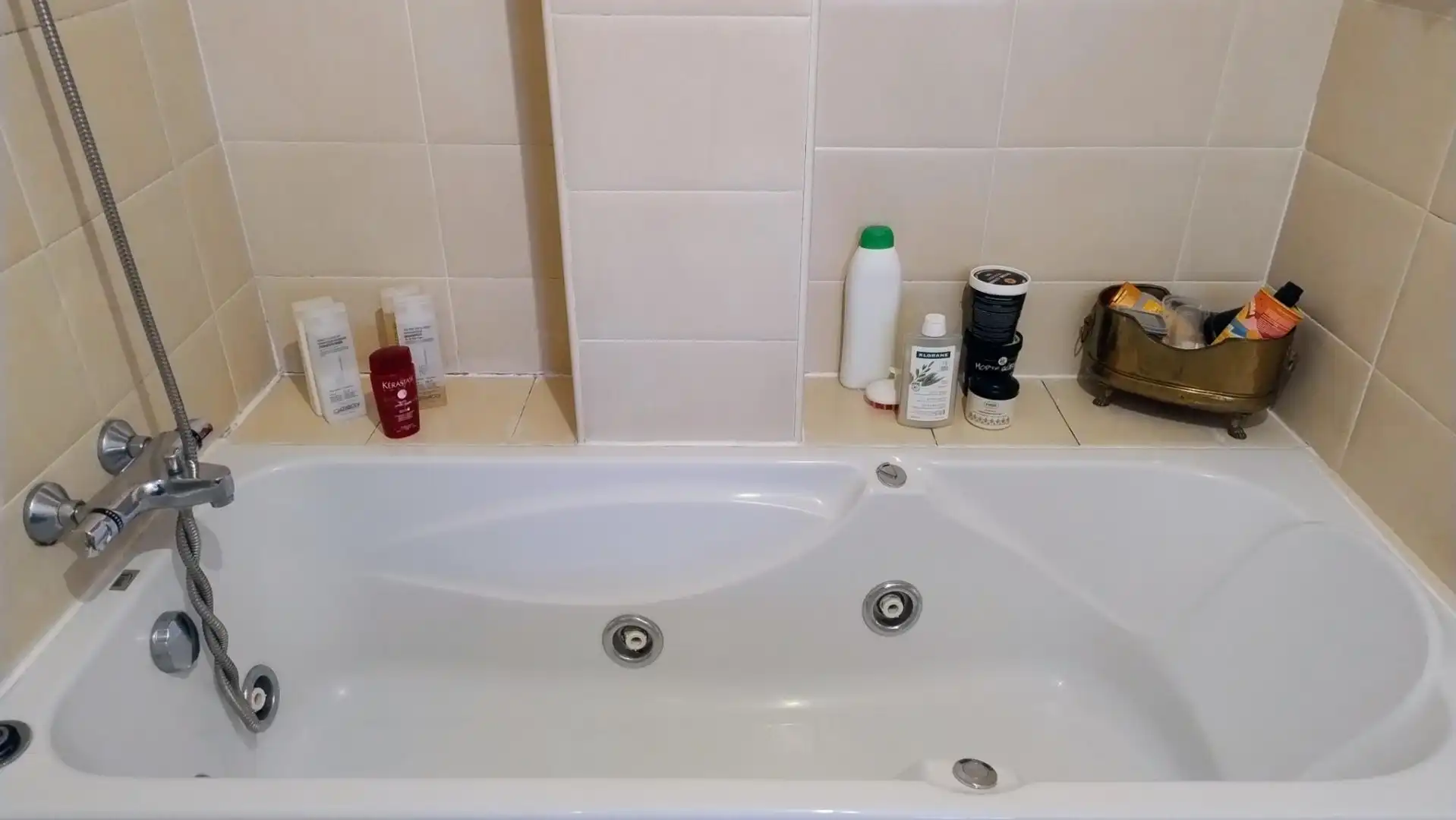 Room in Calle Arousa, 46, Las Castañeras - Bulevar