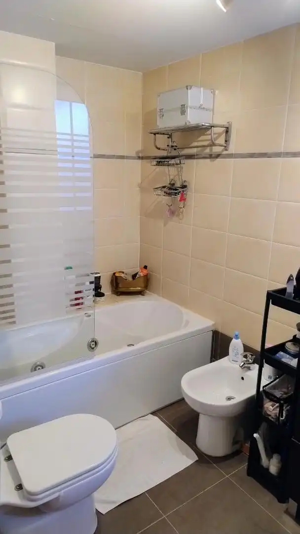 Room in Calle Arousa, 46, Las Castañeras - Bulevar