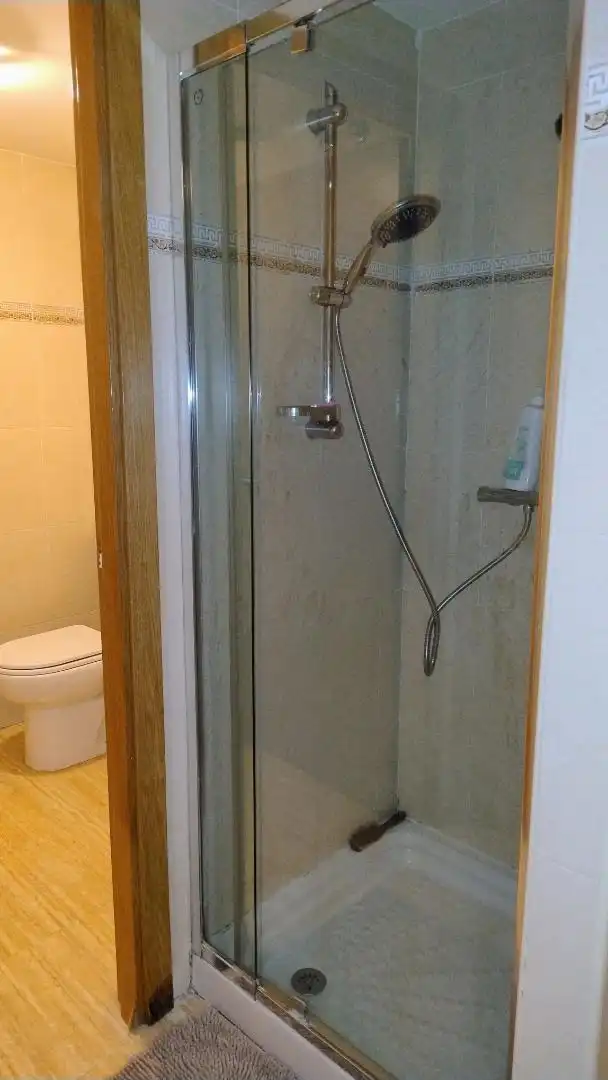 Room in Calle Arousa, 46, Las Castañeras - Bulevar