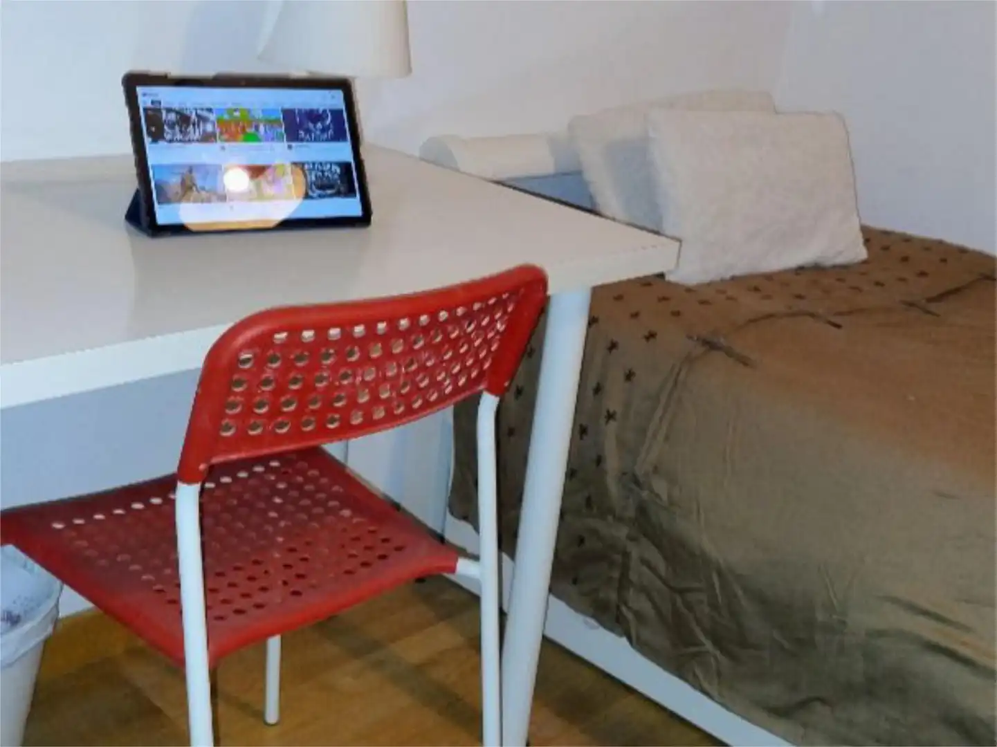 Bedroom of Flat for share in Arroyomolinos (Madrid)  with Air Conditioner, Heating and Private garden