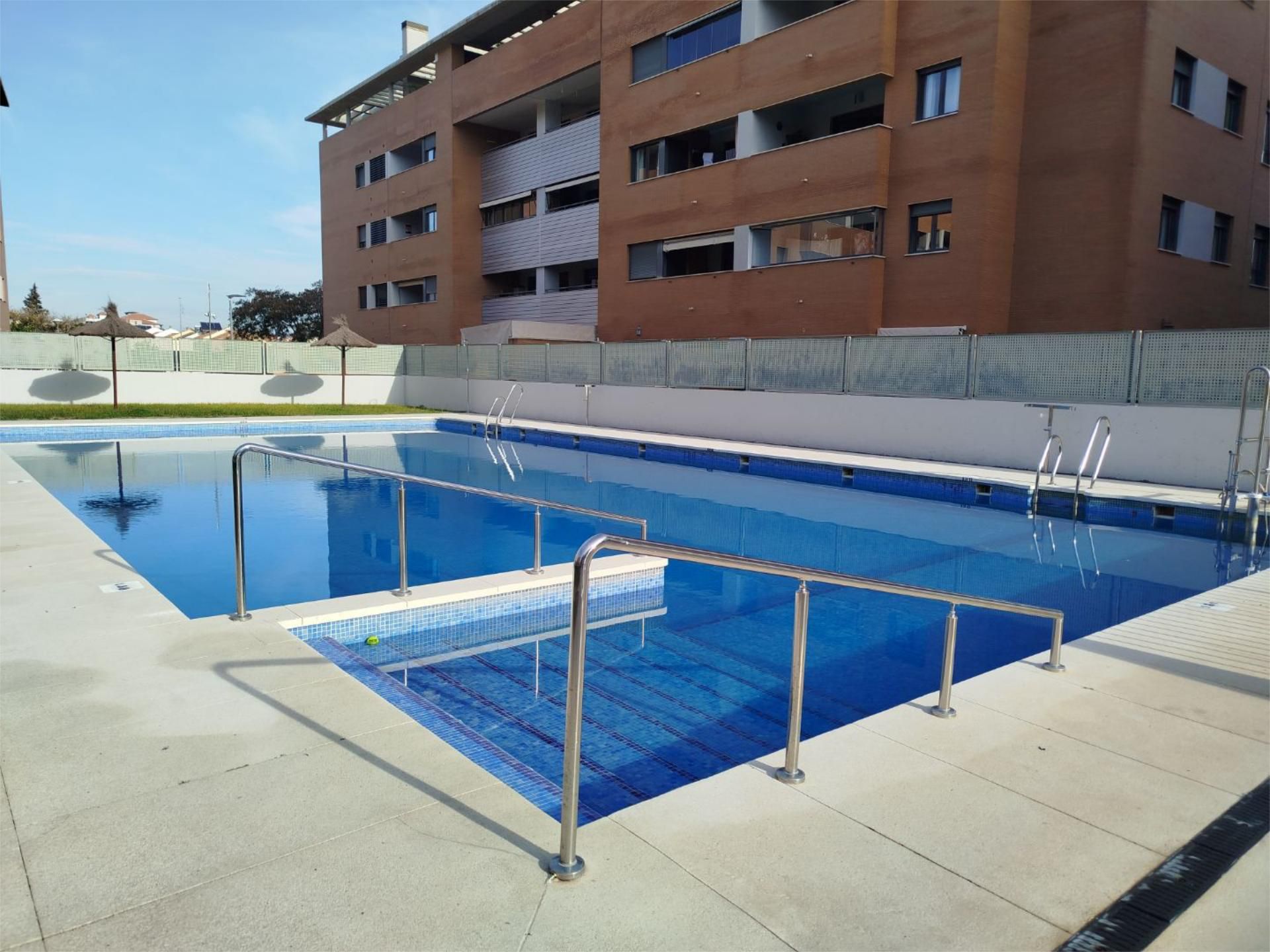 Swimming pool of Flat to rent in Mairena del Aljarafe  with Air Conditioner, Heating and Parquet flooring