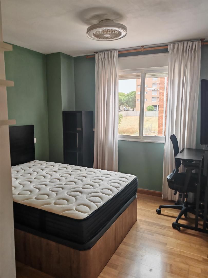 Dormitori de Pis per a compartir en  Madrid Capital amb Calefacció, Moblat i Forn