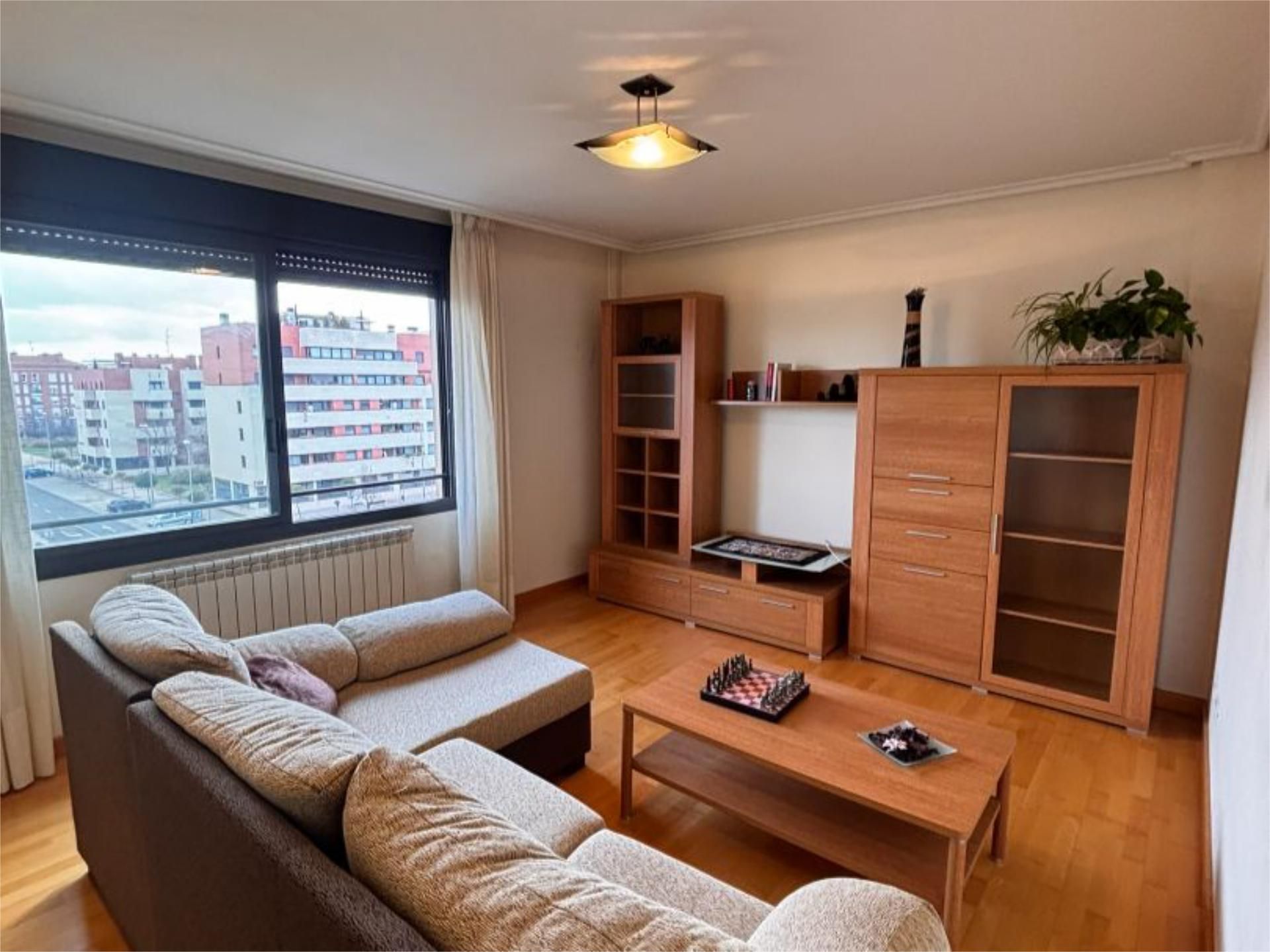 Piso en venta en La Cava - Fardachón Sala de estar de Piso en venta en Logroño con Aire acondicionado, Calefacción y Parquet