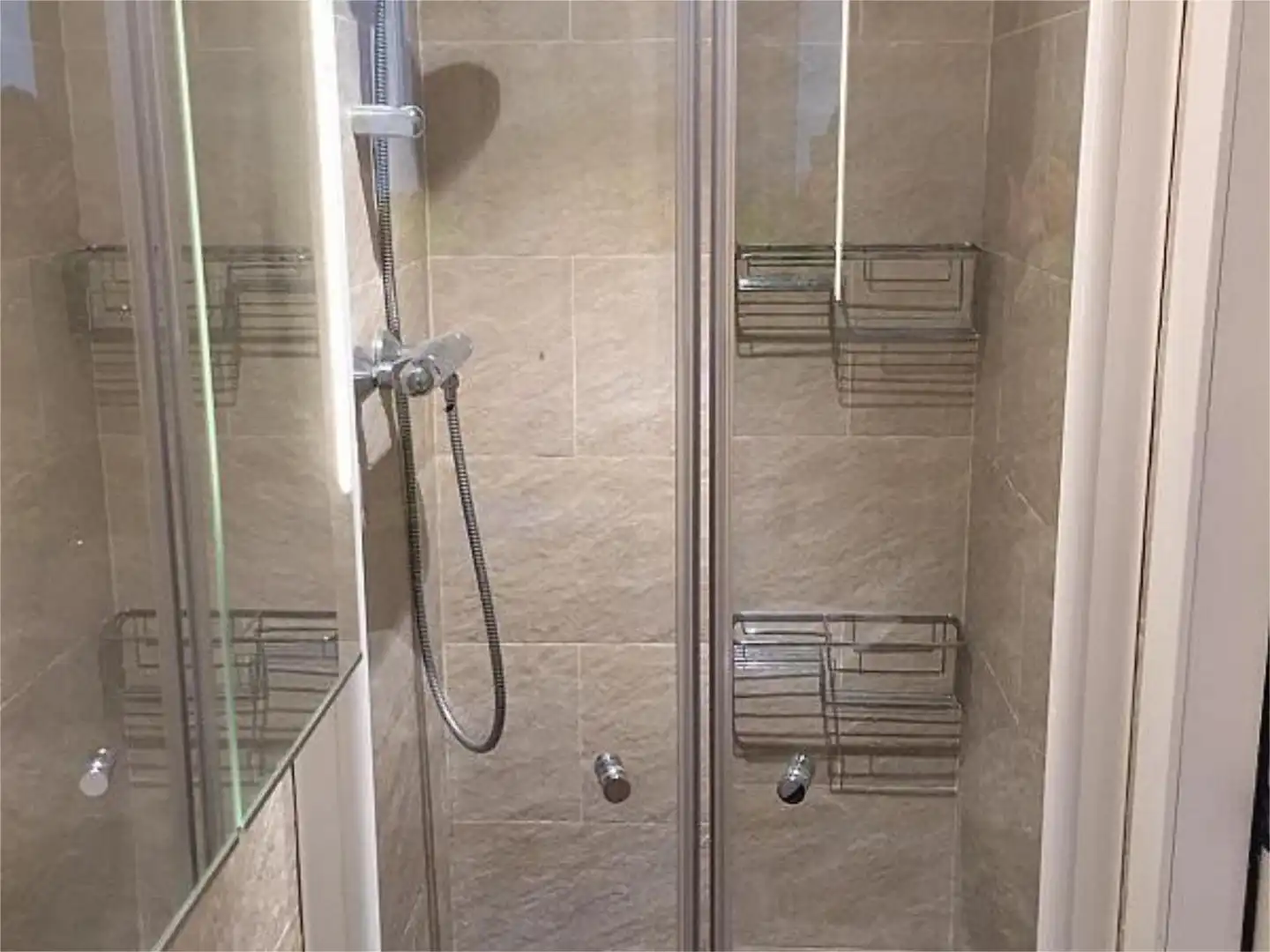 Apartments for rent in Calle Gran Vía, 8, Casco Antiguo Bathroom of Apartments for rent in Cáceres